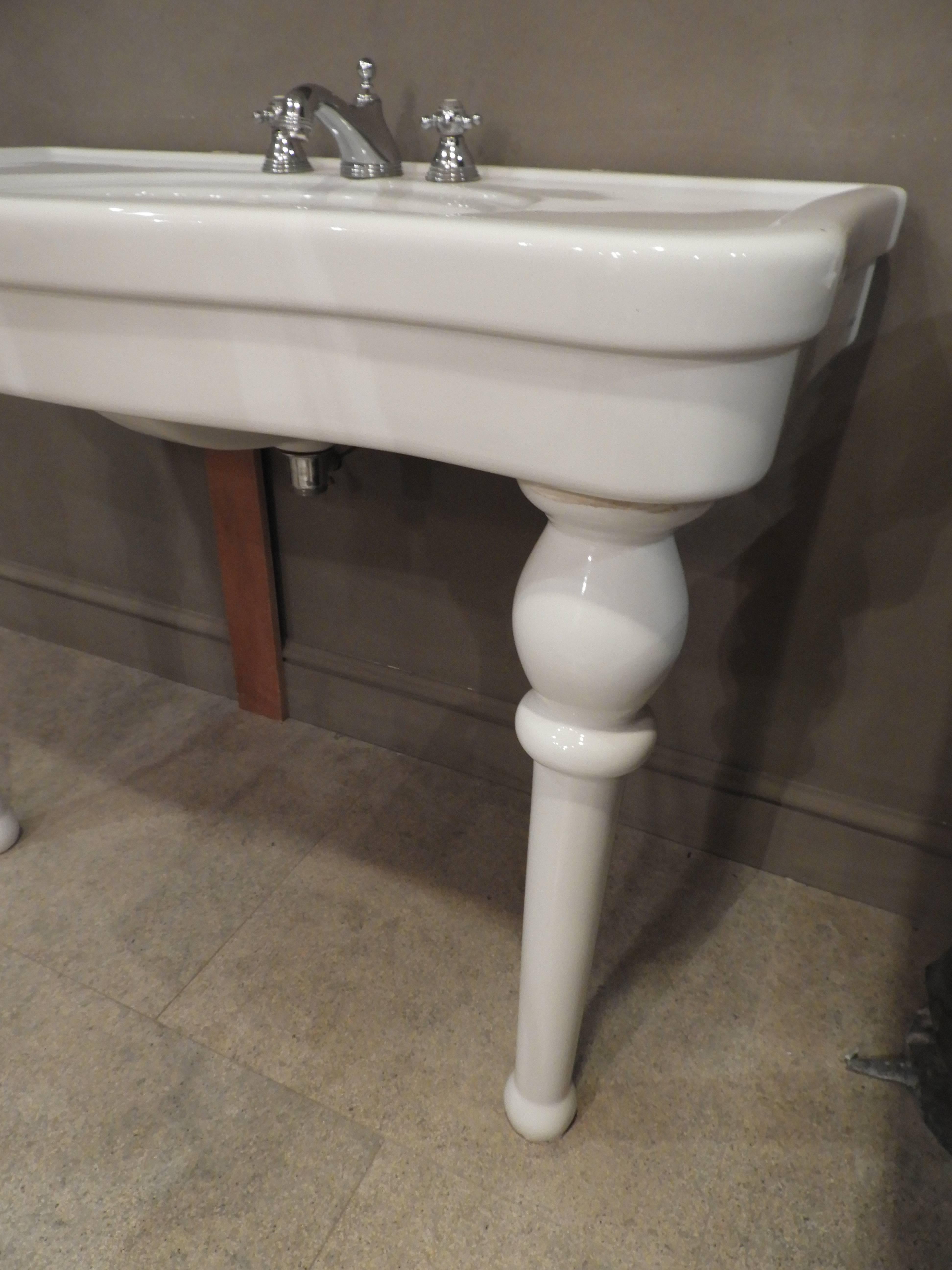 French 20th Century Porcelain Sink For Sale
