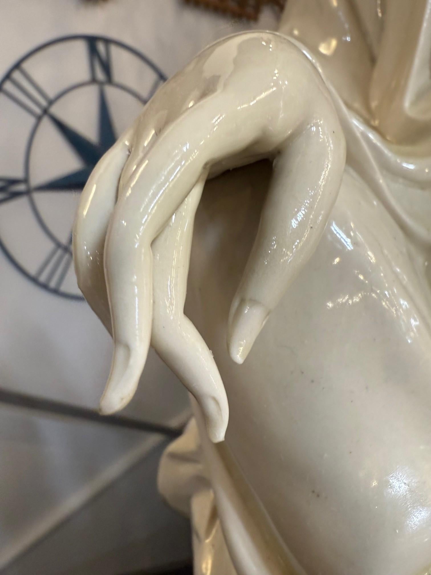 Porzellanstatue des 20. Jahrhunderts von Guan Yin, auch bekannt als Kwan Yin im Angebot 7