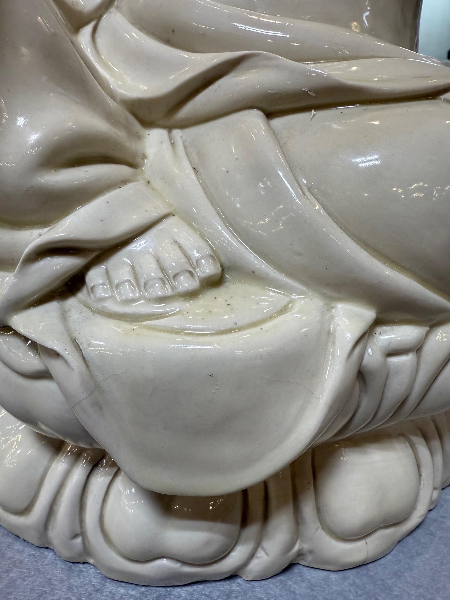 Porzellanstatue des 20. Jahrhunderts von Guan Yin, auch bekannt als Kwan Yin im Angebot 8