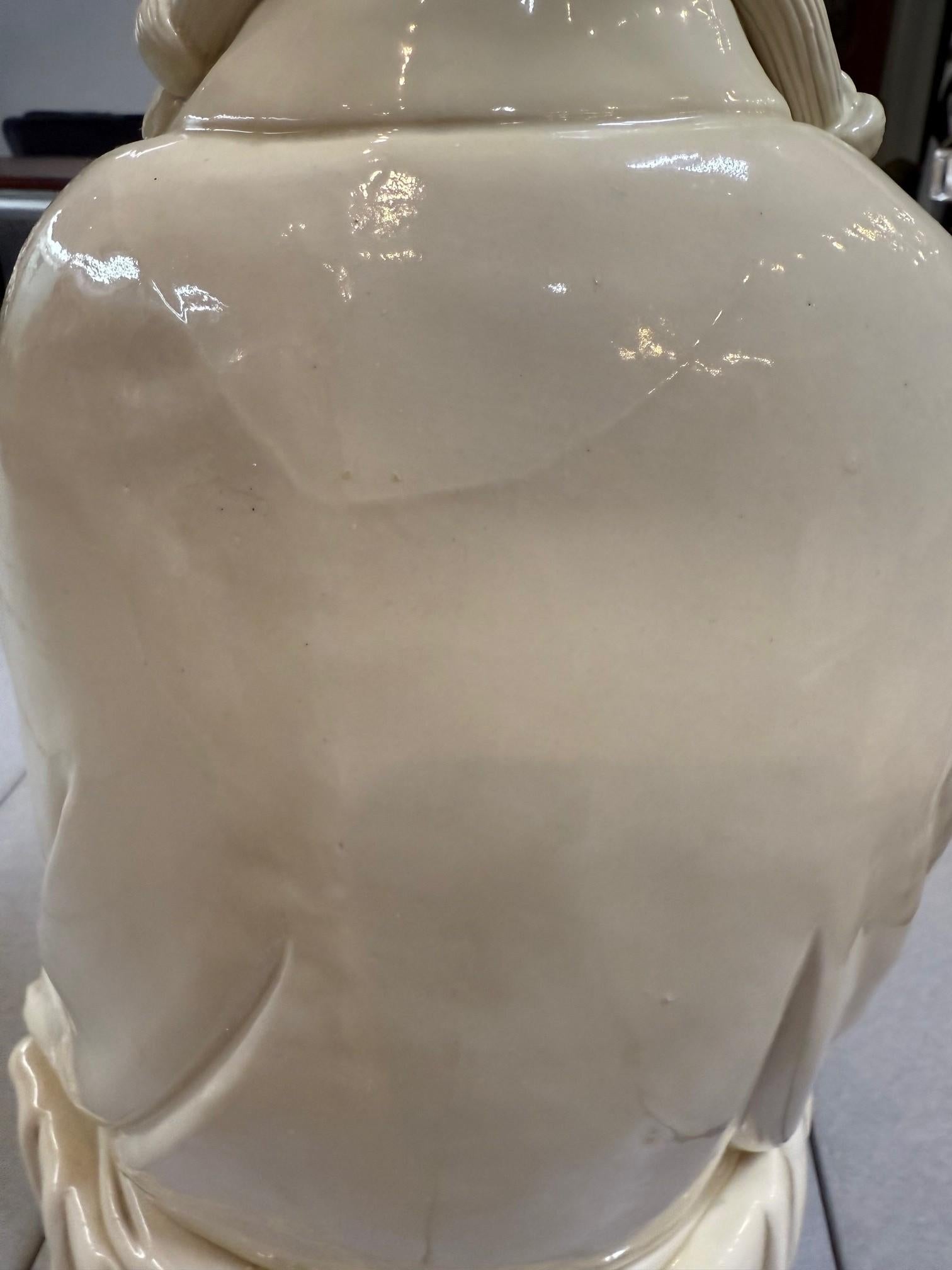 Porzellanstatue des 20. Jahrhunderts von Guan Yin, auch bekannt als Kwan Yin im Angebot 11