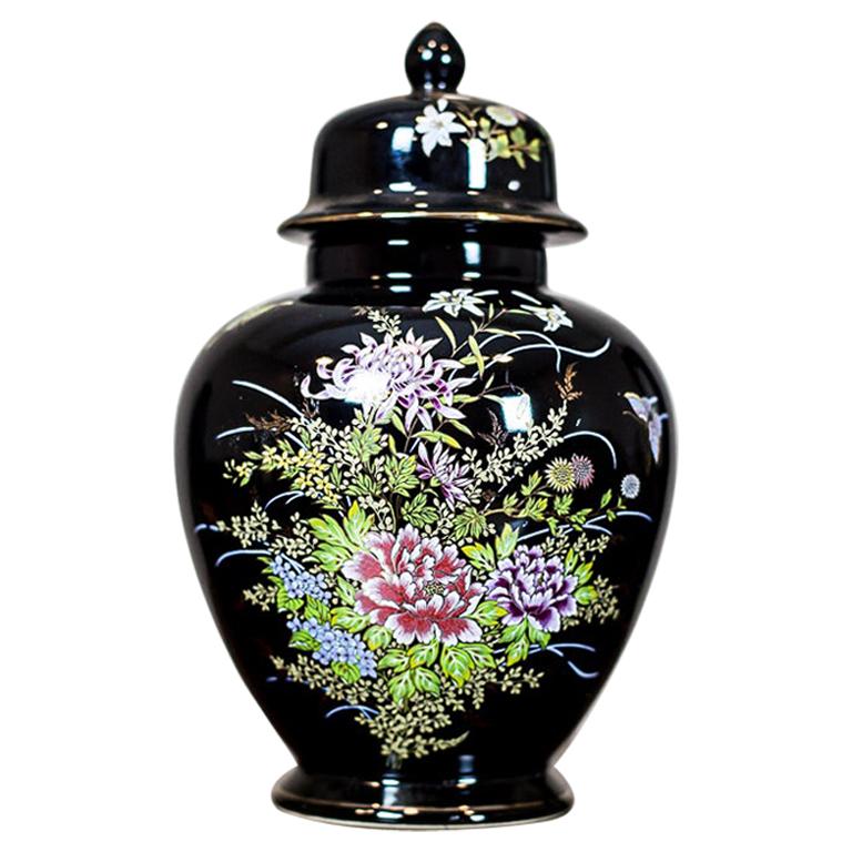 20th-Century Porcelain Vase with a Lid For Sale