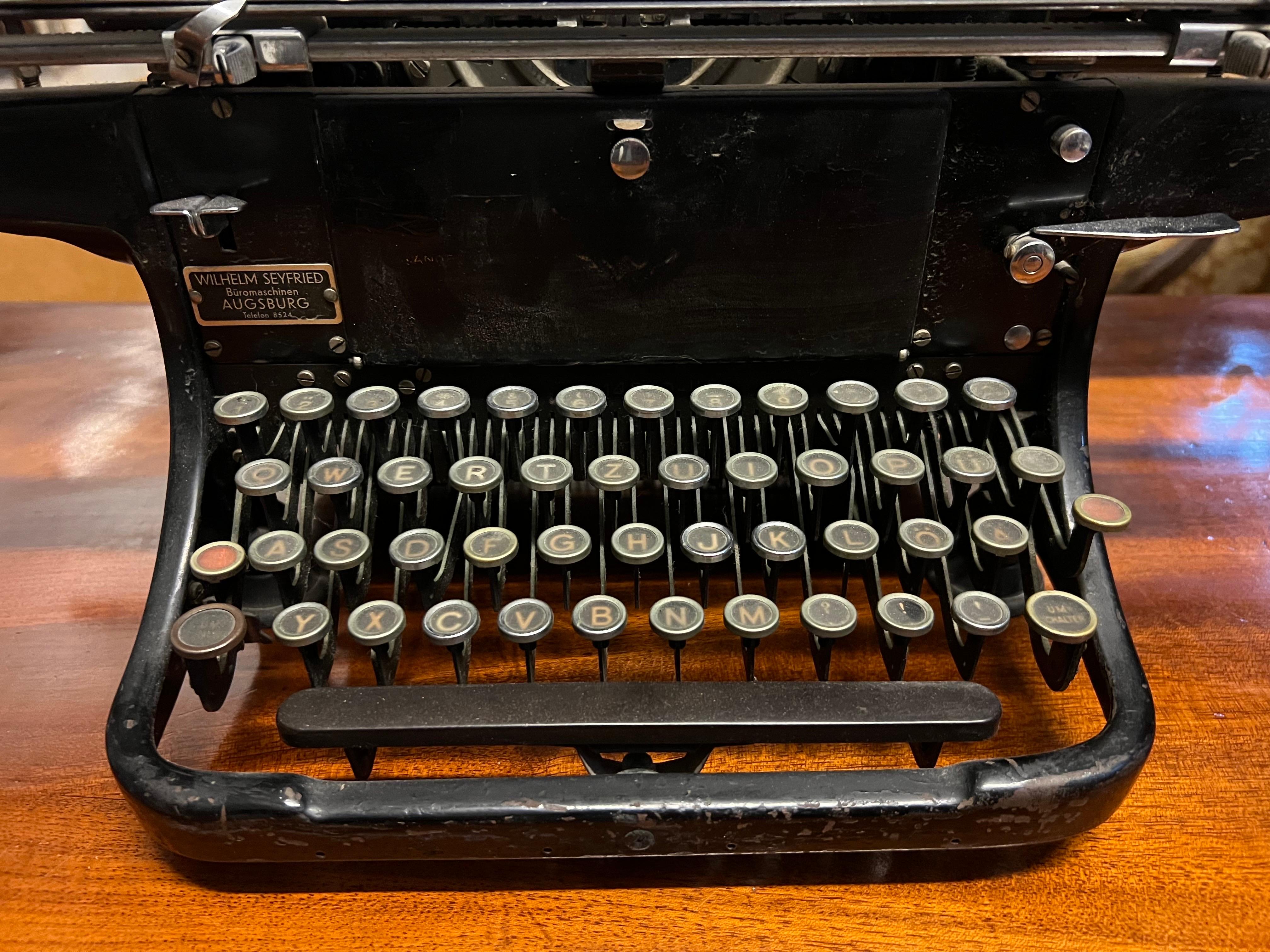 20th Century Portable Large Typewriter Continental made in Germany For Sale 7