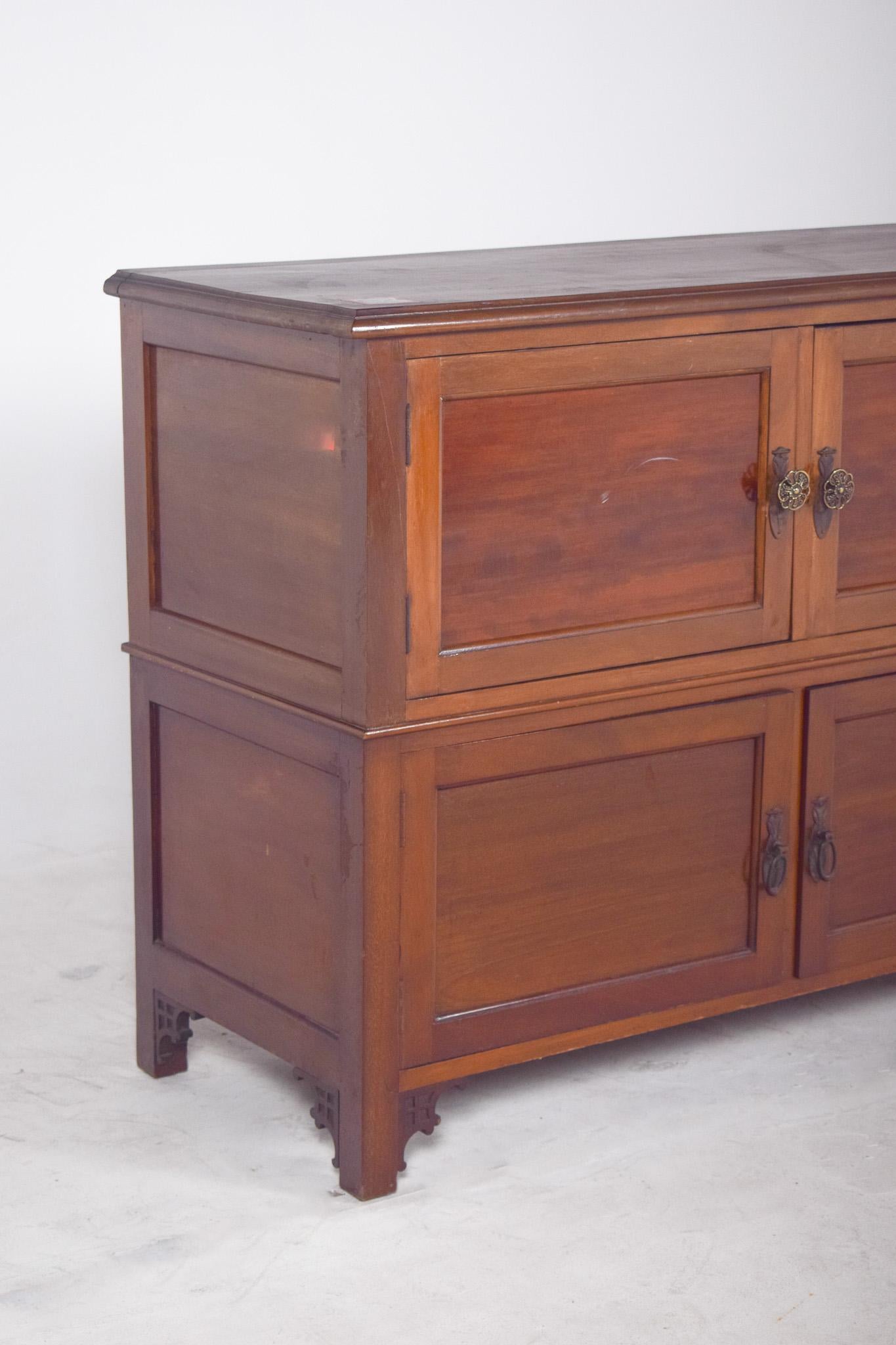 Portugiesischer Schrank aus Holz des 20. (Moderne) im Angebot