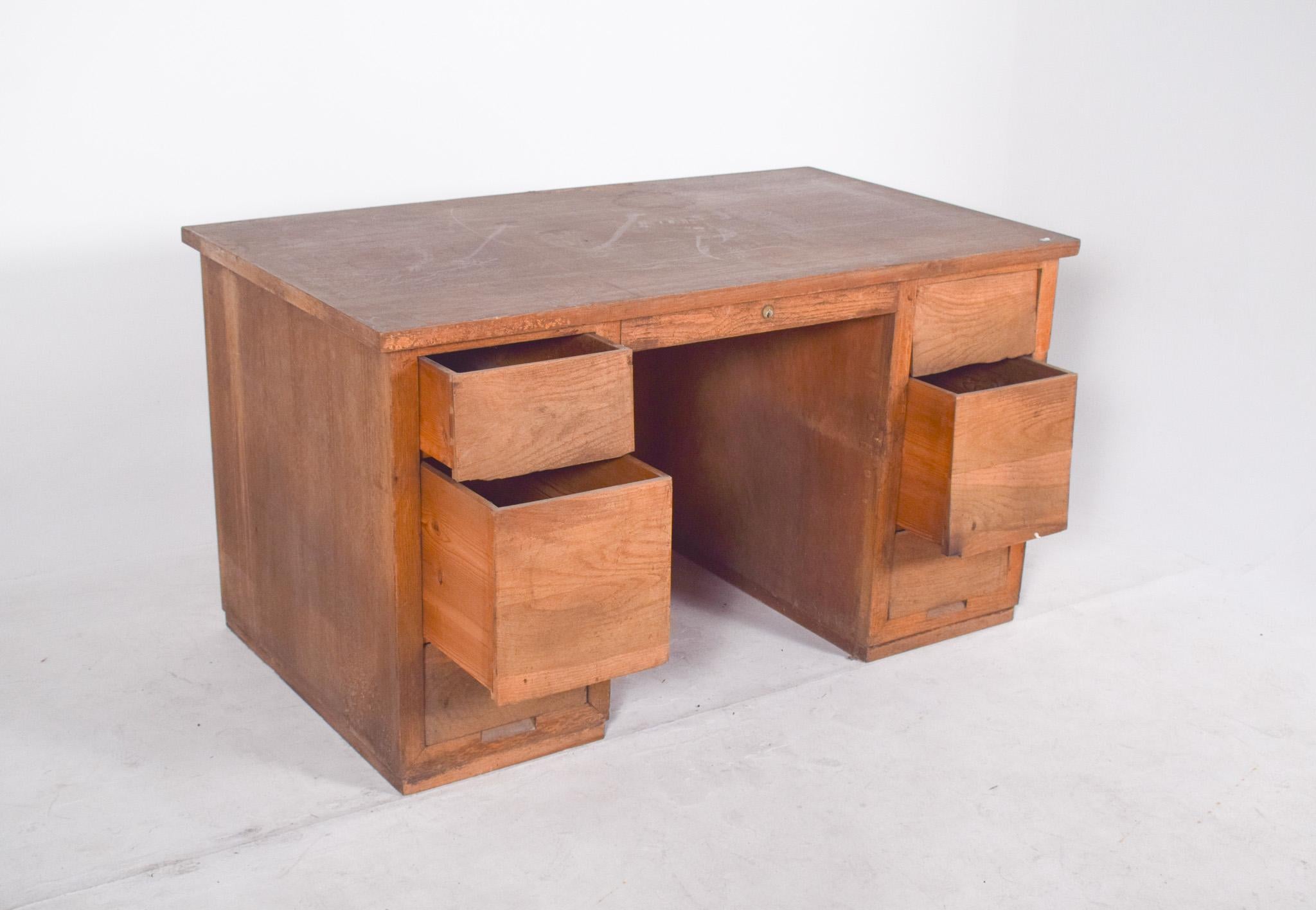 20th Century Portuguese Desk in Oak For Sale 7