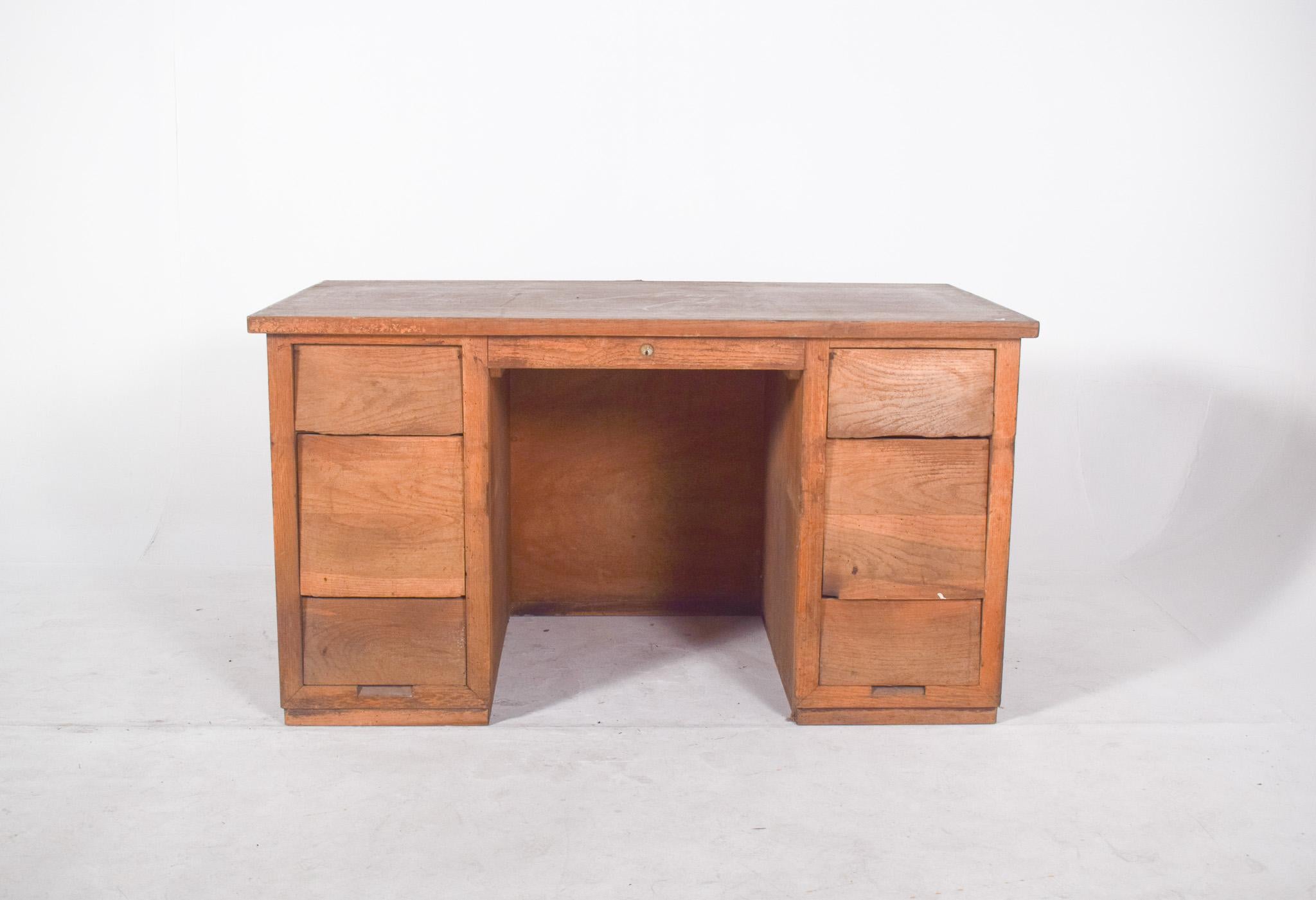 Portuguese desk from the first half of the 20th century. With a robust and functional structure, representative of administrative furniture from the first half of the 20th century. The straight-line top rests on two side columns with a total of four
