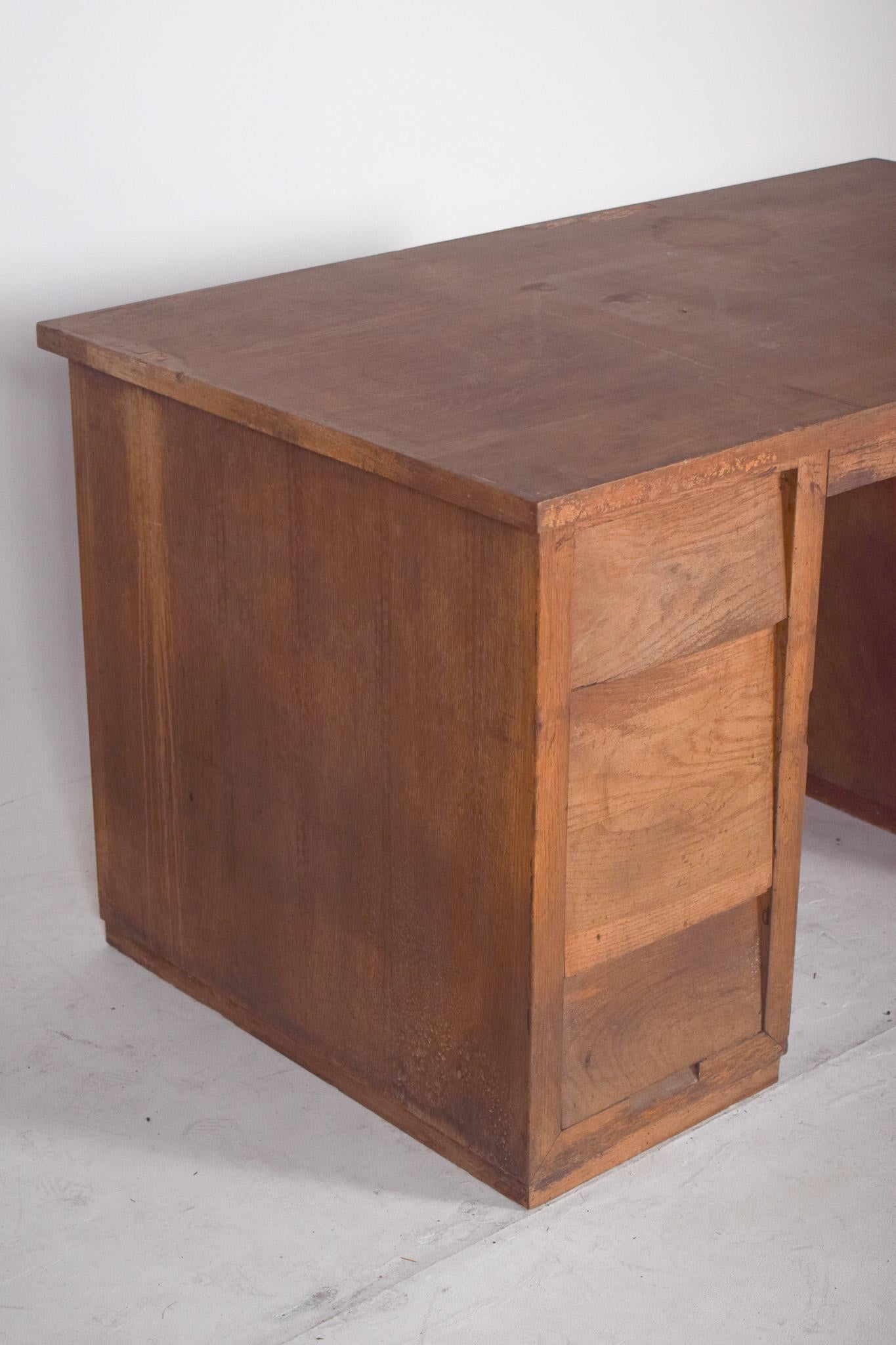 20th Century Portuguese Desk in Oak In Good Condition For Sale In Lisboa, Lisboa