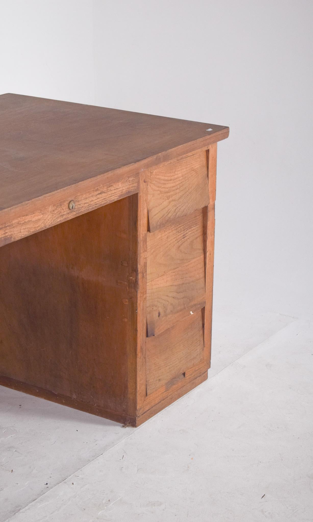 20th Century Portuguese Desk in Oak For Sale 1