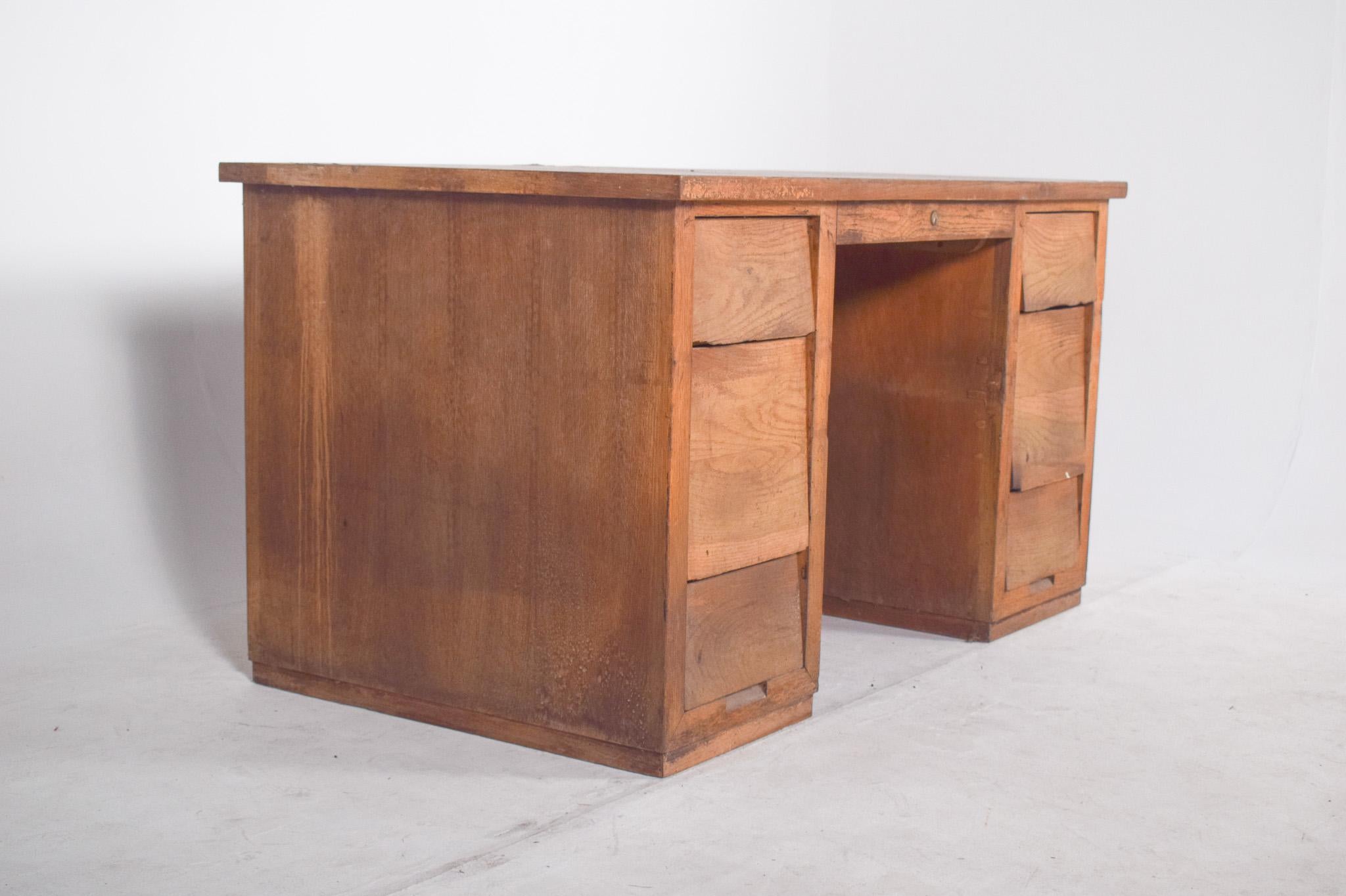 20th Century Portuguese Desk in Oak For Sale 2