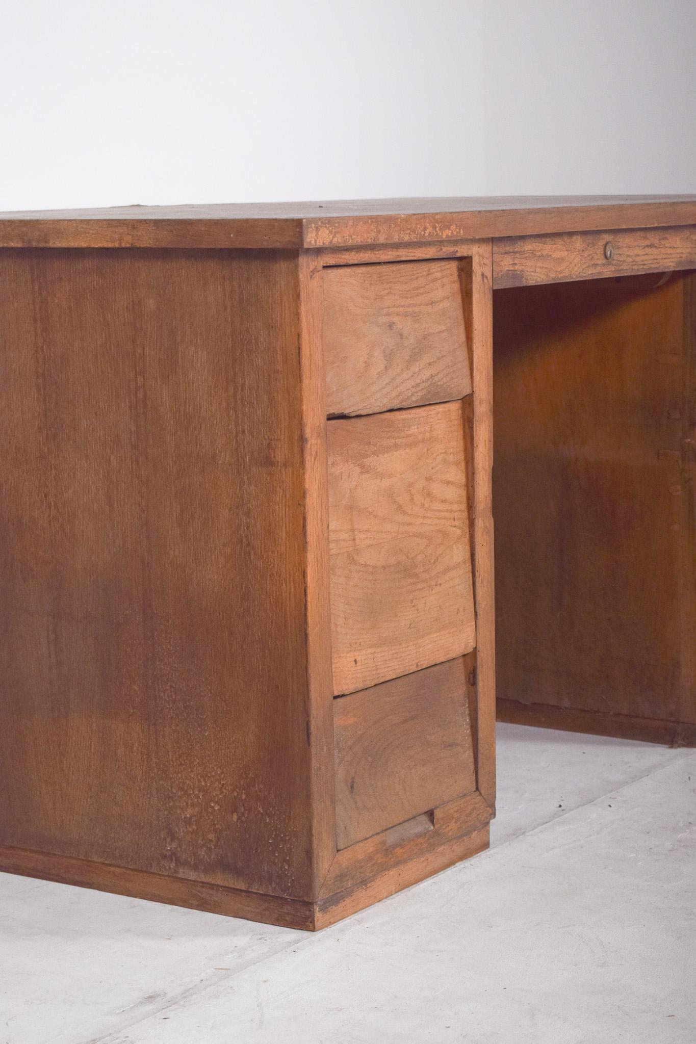 20th Century Portuguese Desk in Oak For Sale 3