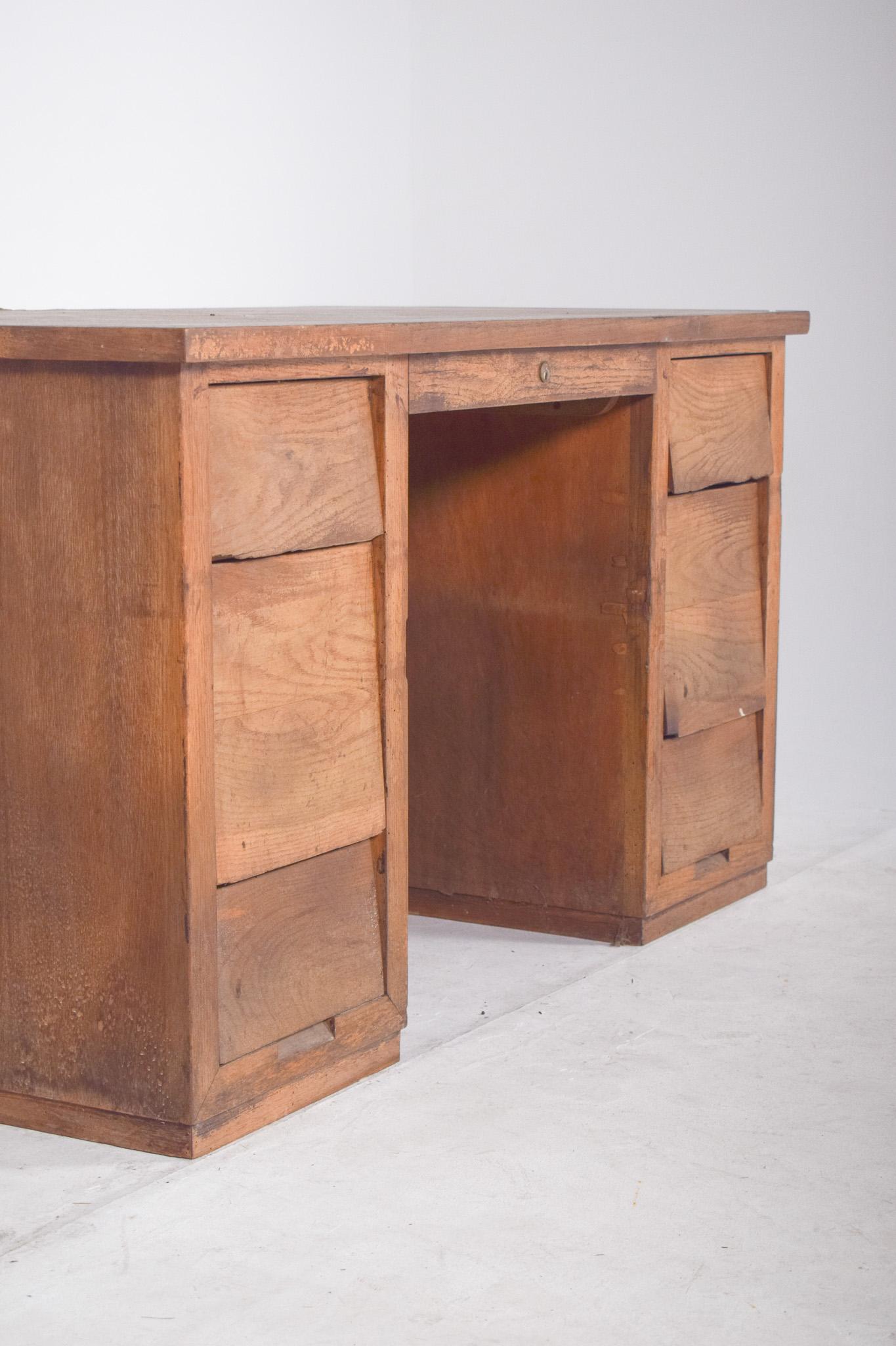 20th Century Portuguese Desk in Oak For Sale 4
