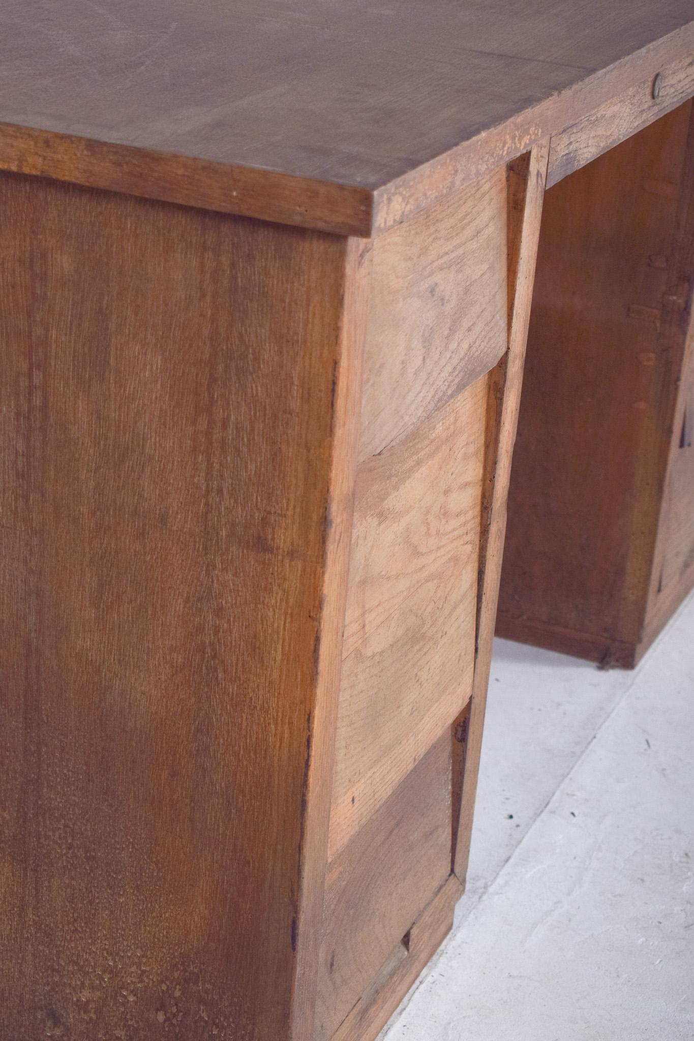 20th Century Portuguese Desk in Oak For Sale 5
