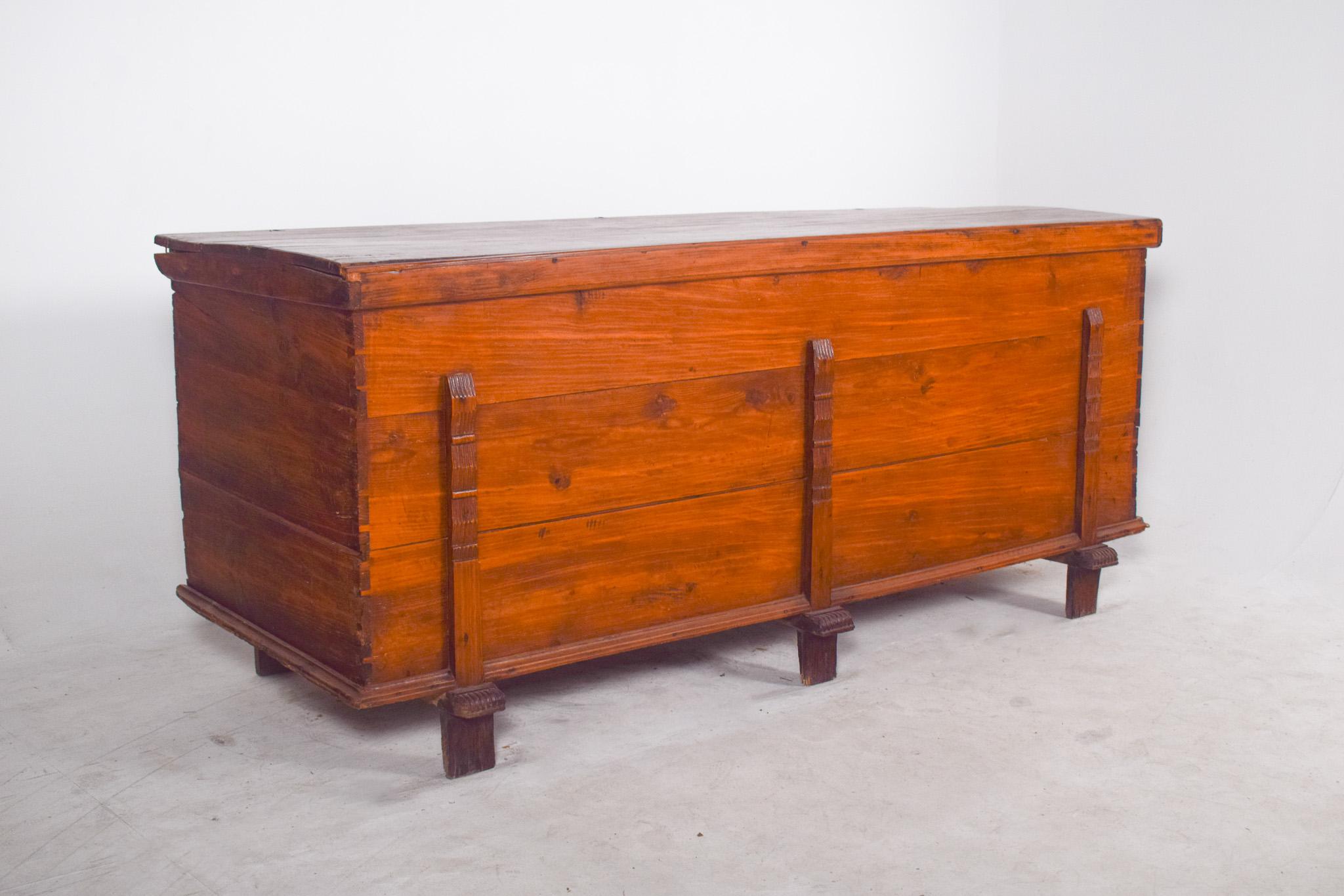 Arcón portugués del siglo XX en madera de pino en Bueno estado para la venta en Lisboa, Lisboa