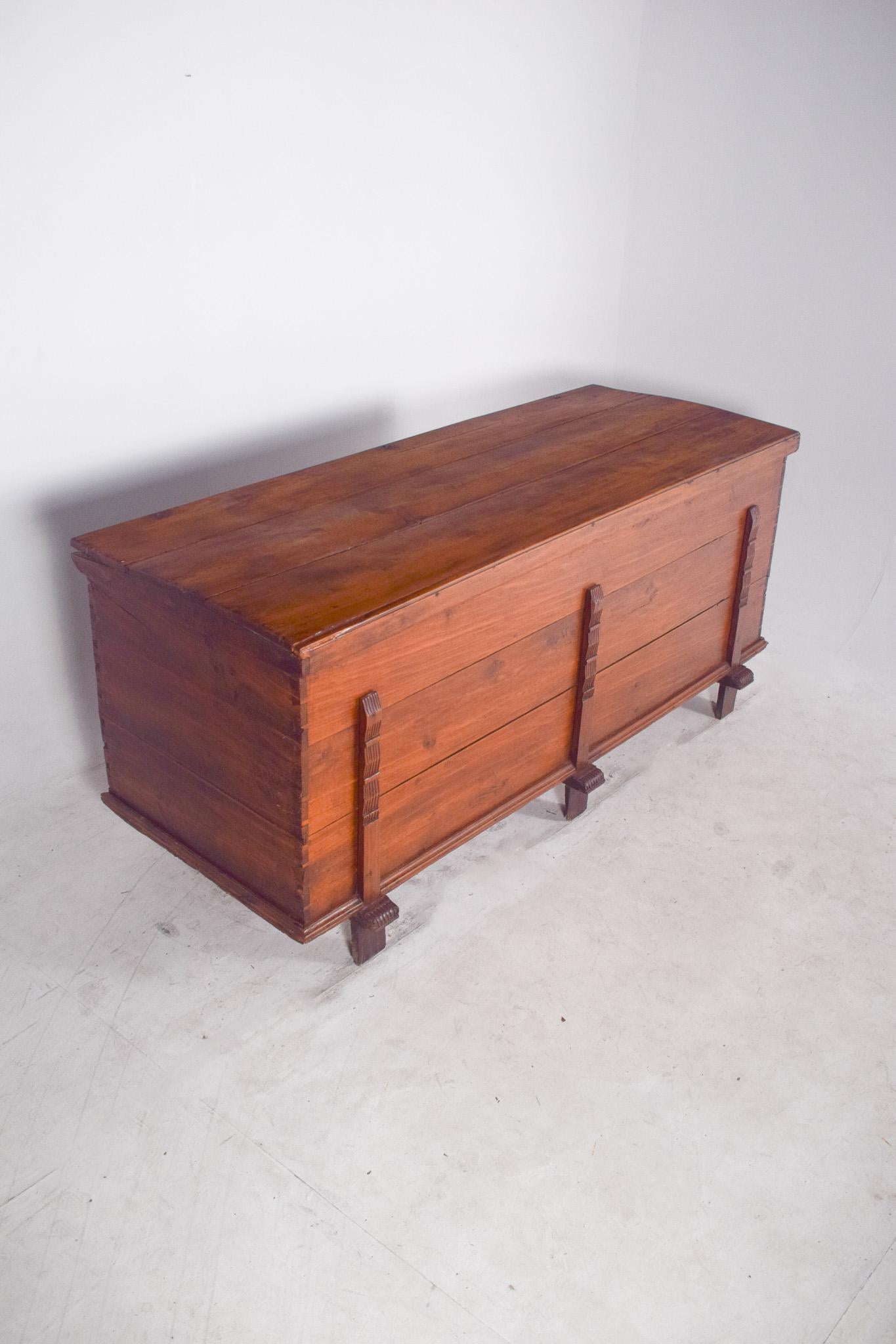 Arcón portugués del siglo XX en madera de pino Pino en venta