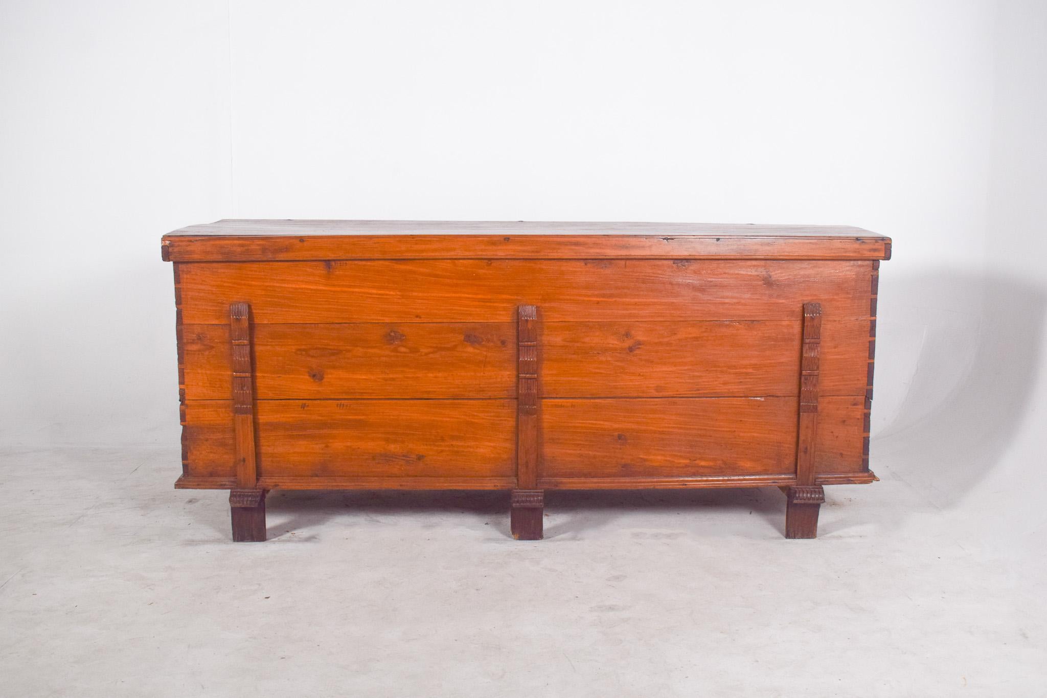Arcón portugués del siglo XX en madera de pino en venta 3