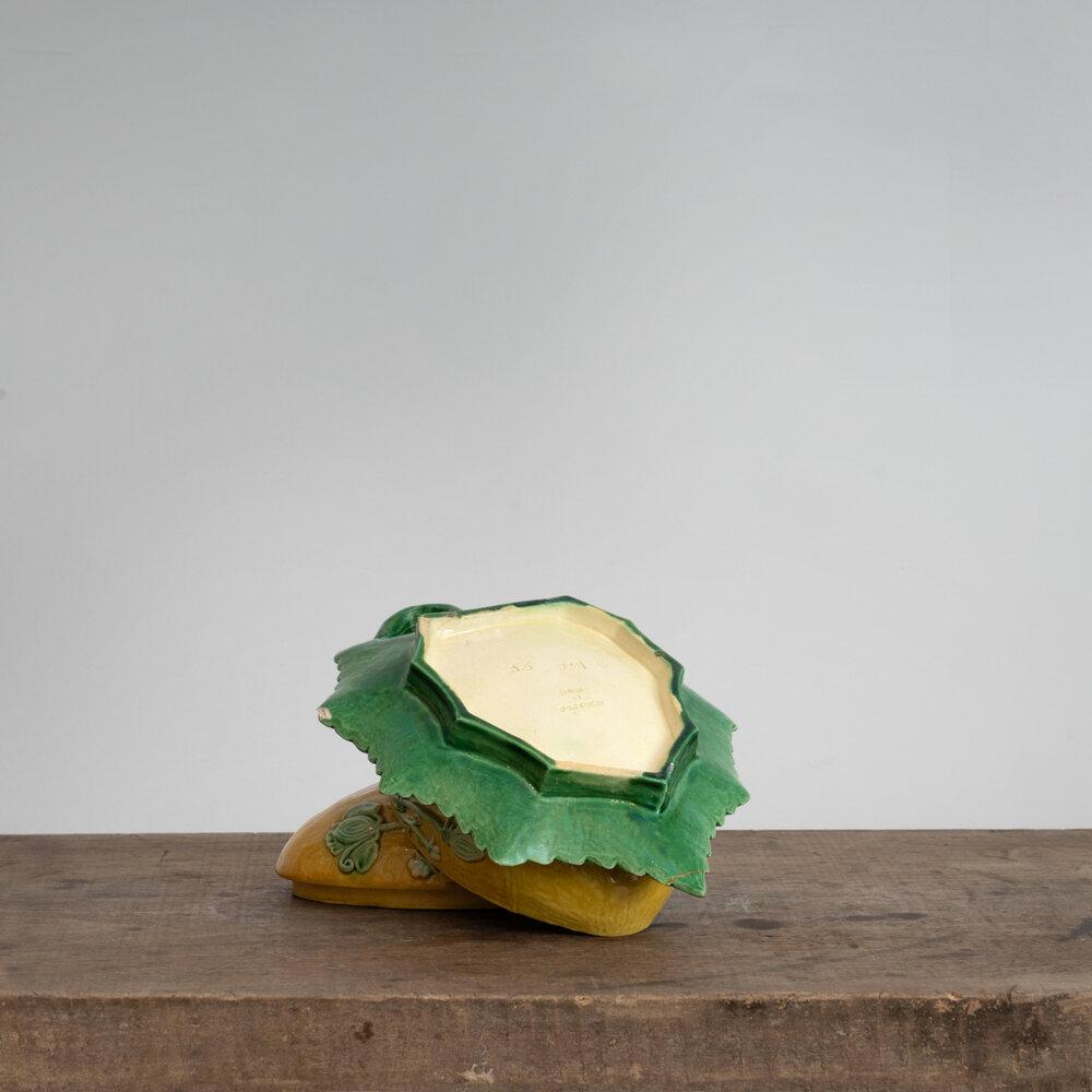 Smaltato Zuppiera portoghese a forma di melone in ceramica del XX secolo in vendita