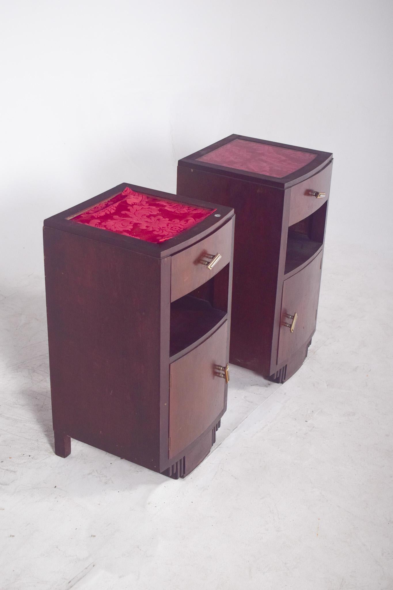 Art Deco 20th Century Portuguese Pair of Deco-Style Bedside Tables For Sale