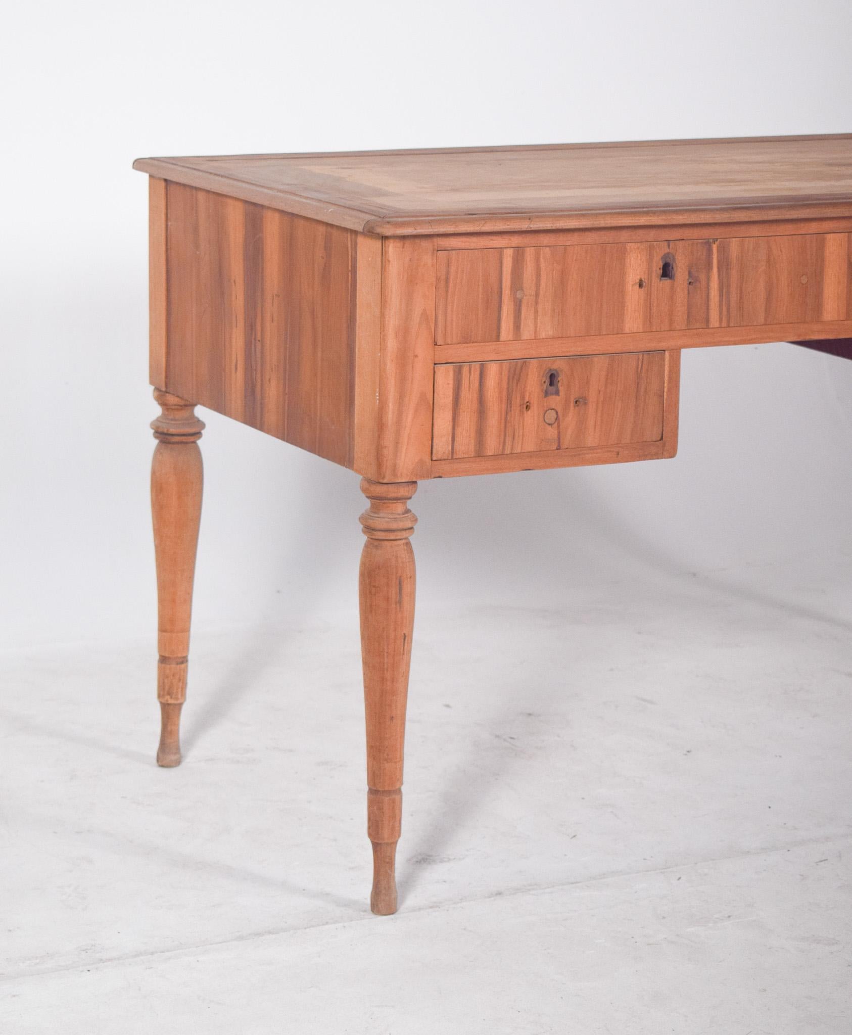 20th Century Portuguese Romantic Desk In Good Condition For Sale In Lisboa, Lisboa