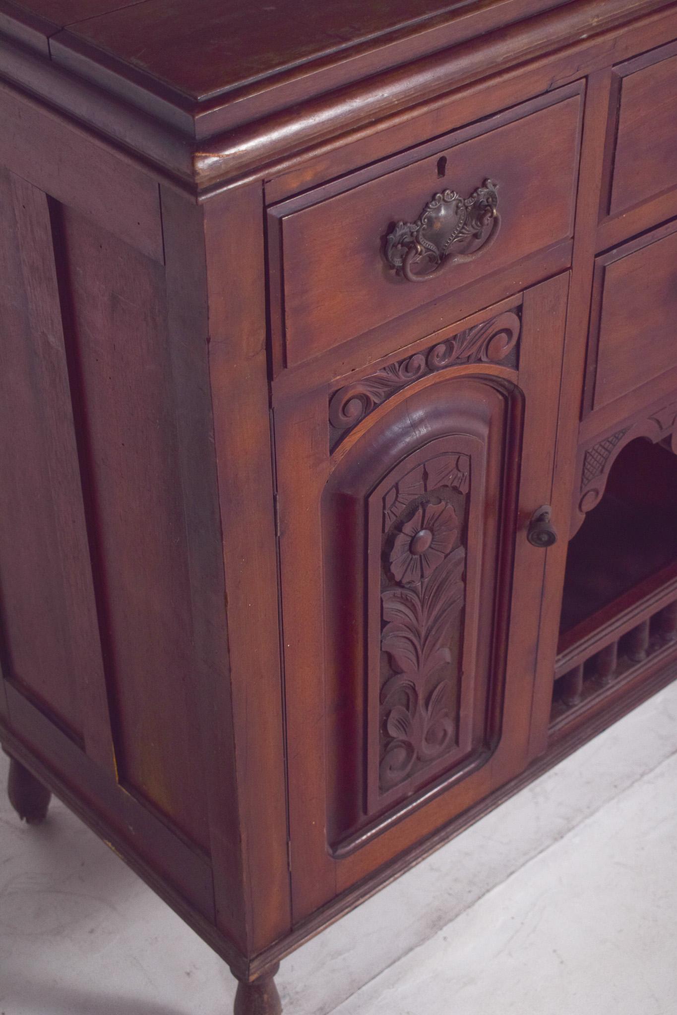 Aparador alto portugués del siglo XX Madera en venta