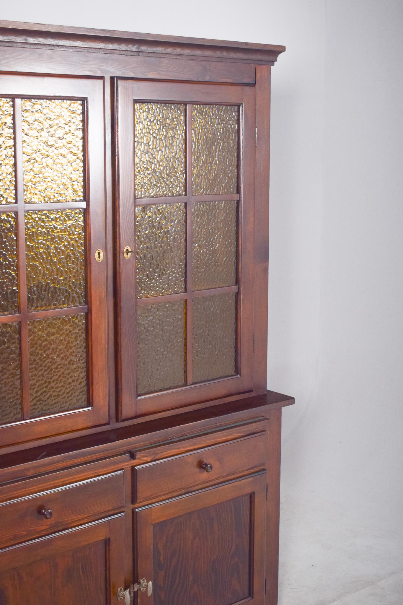 20th Century Portuguese Two-body Display Cabinet In Good Condition For Sale In Lisboa, Lisboa