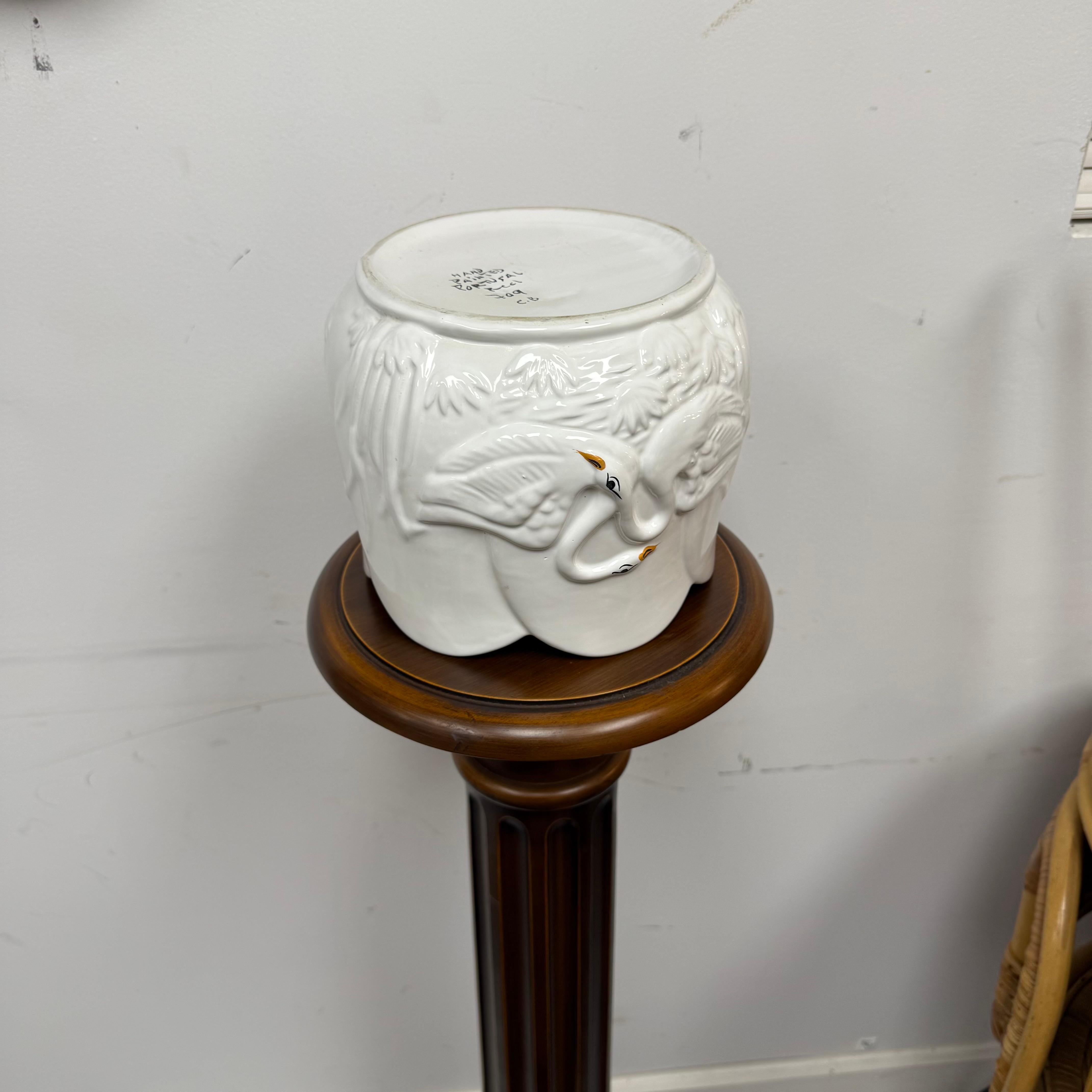 Jardinera portuguesa del siglo XX de cerámica blanca con forma de cisne Cerámico en venta