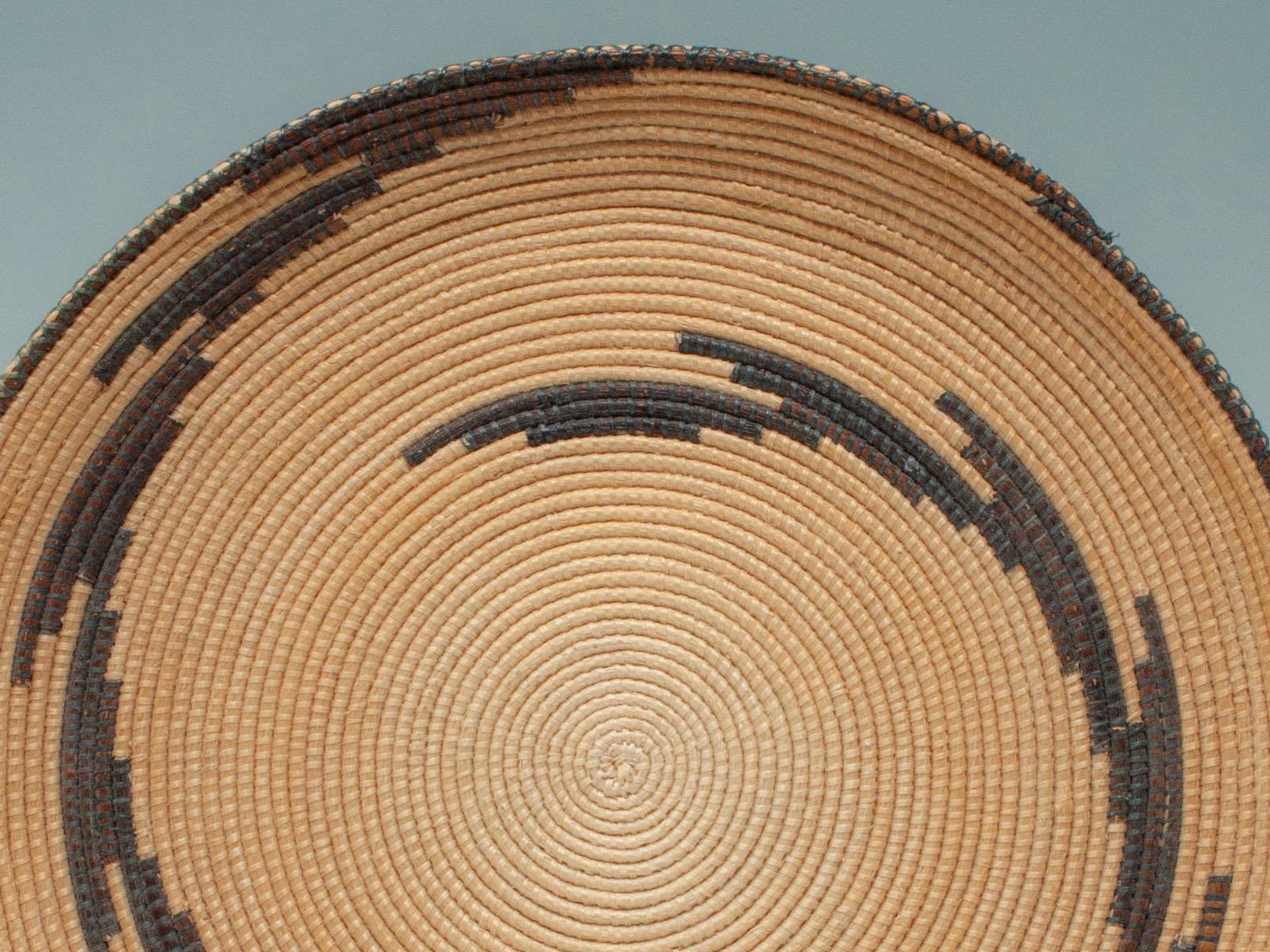 Tribal 20th Century Presentation Tray, Agakoko, Tutsi People, Burundi or Rwanda For Sale