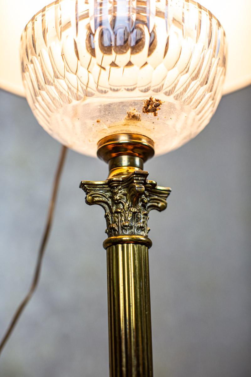 Européen Lampe de bureau d'avant-guerre du XXe siècle avec abat-jour léger en vente
