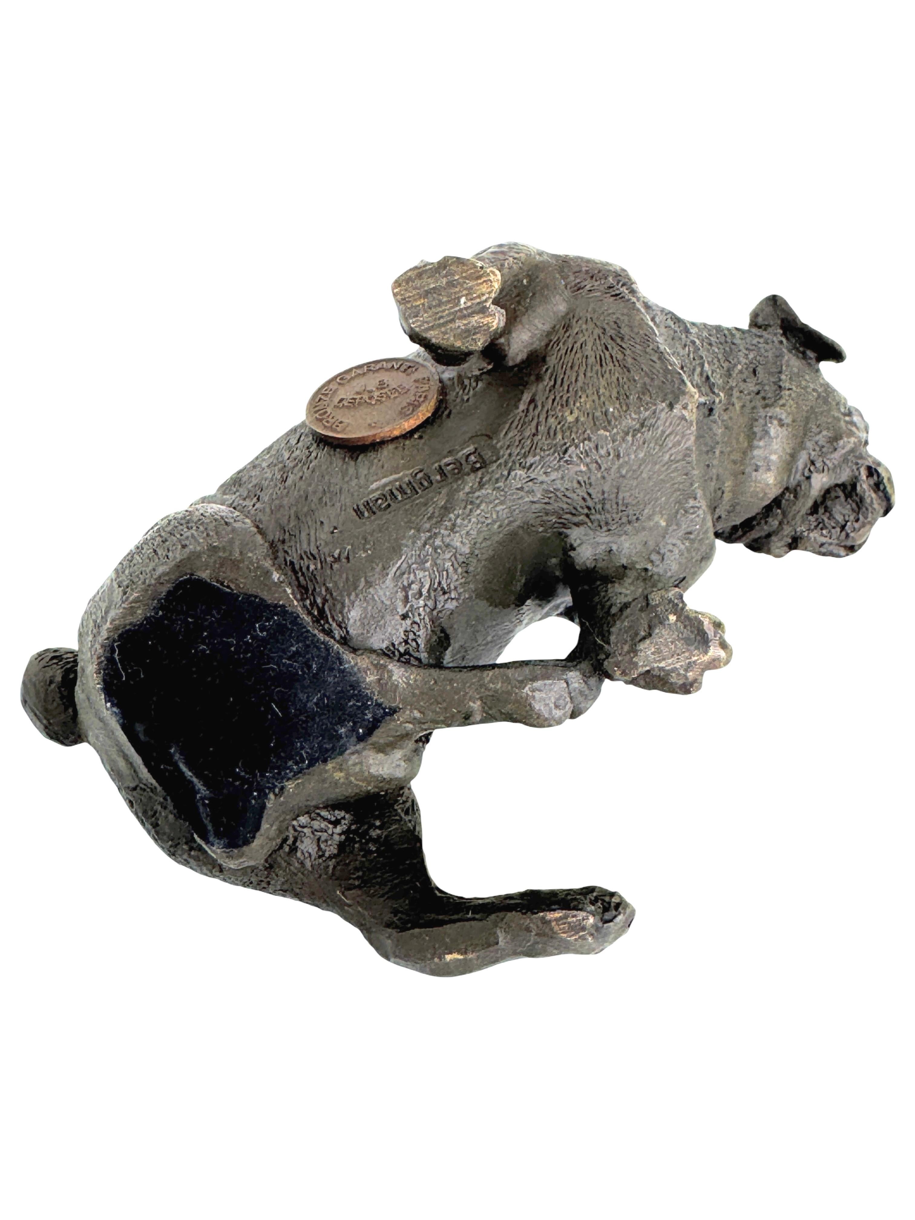 20ème siècle Chien Carlin Autrichien Figurine Miniature Statue 1950s France Bon état - En vente à Nuernberg, DE