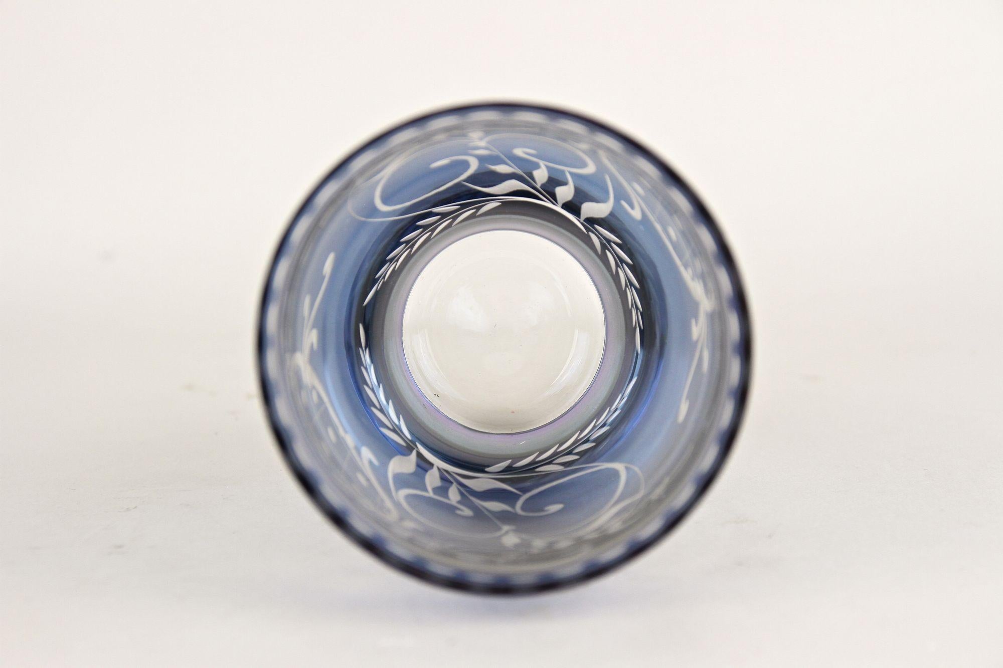 Jarrón/vaso de cristal iridiscente púrpura/azul del siglo XX, grabado, CZ ca. 1920 en venta 4