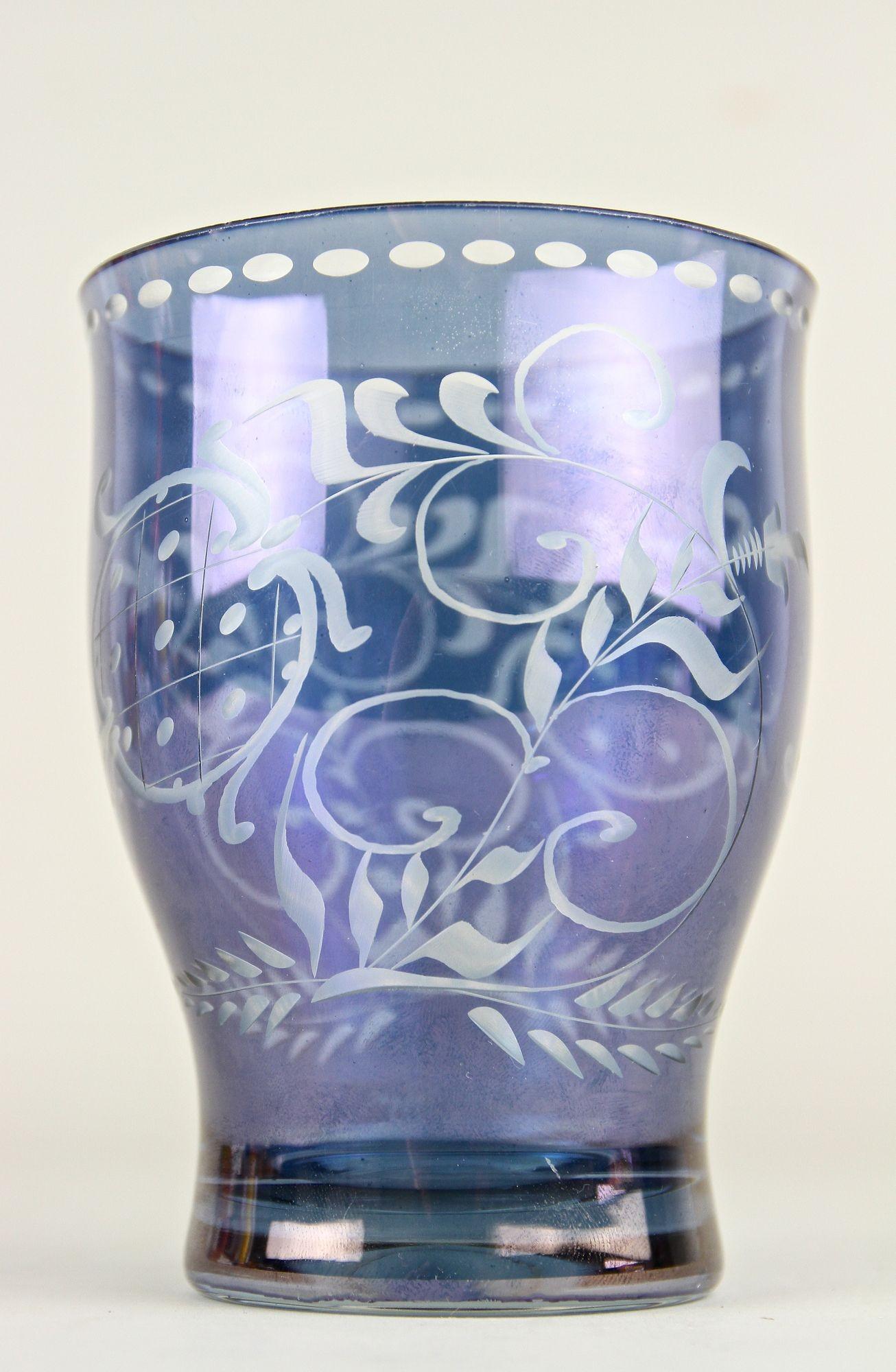 Jarrón/vaso de cristal iridiscente púrpura/azul del siglo XX, grabado, CZ ca. 1920 en venta 7