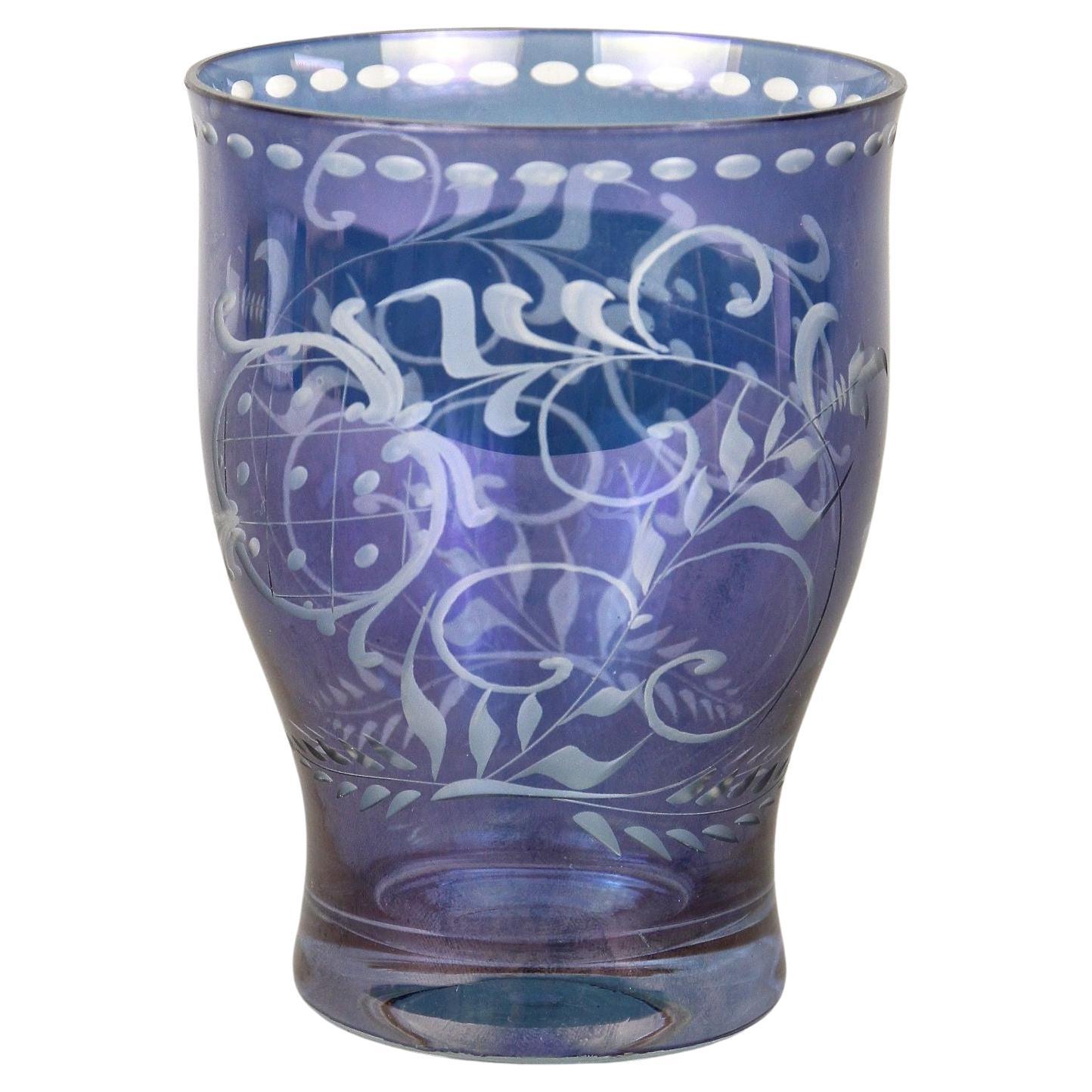 Jarrón/vaso de cristal iridiscente púrpura/azul del siglo XX, grabado, CZ ca. 1920 en venta