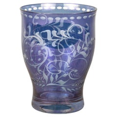 Vase/ gobelet en verre irisé violet/bleu du 20e siècle, gravé, CZ vers 1920