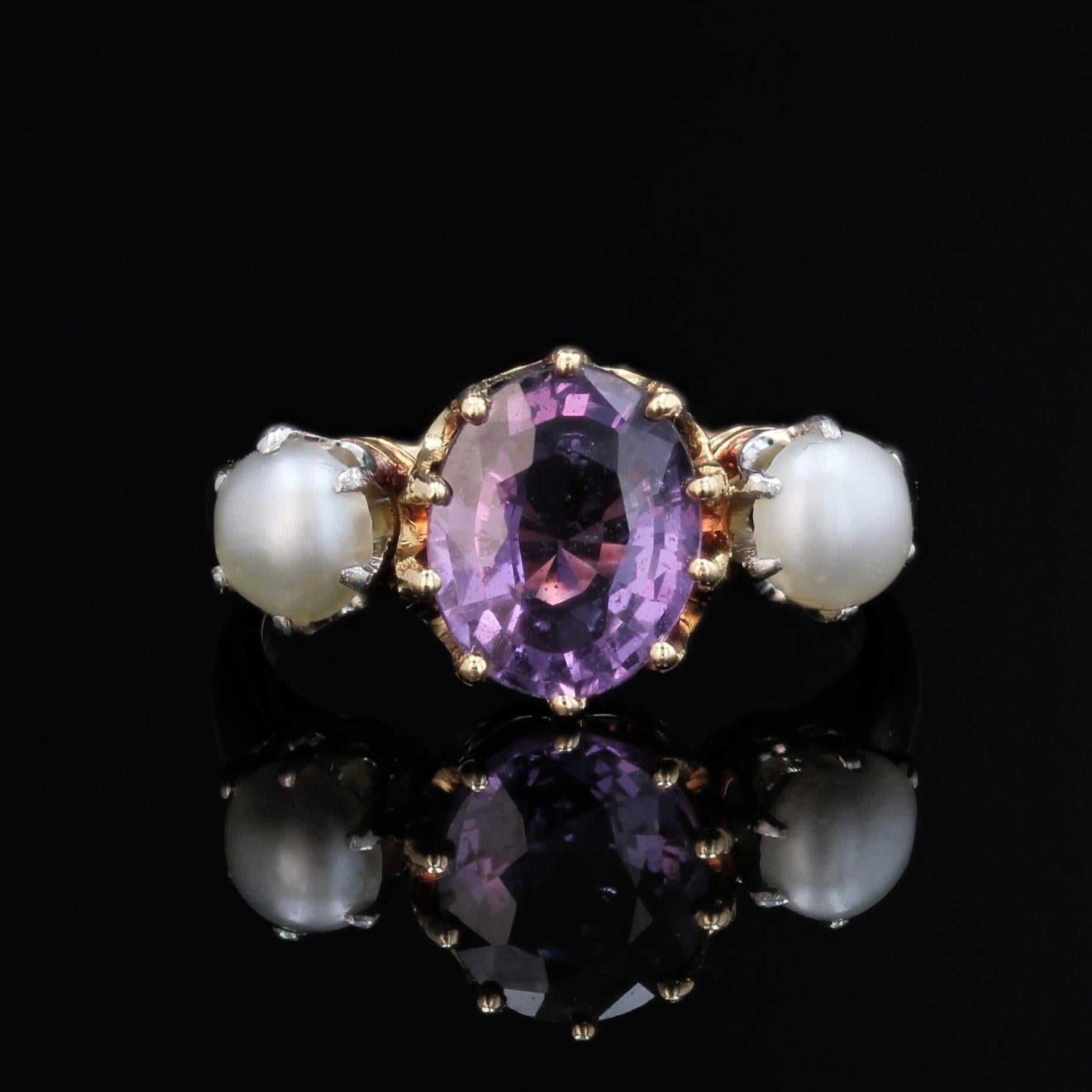 Bague trilogie en or jaune 18 carats du 20e siècle, saphir violet et perles de culture Excellent état - En vente à Poitiers, FR