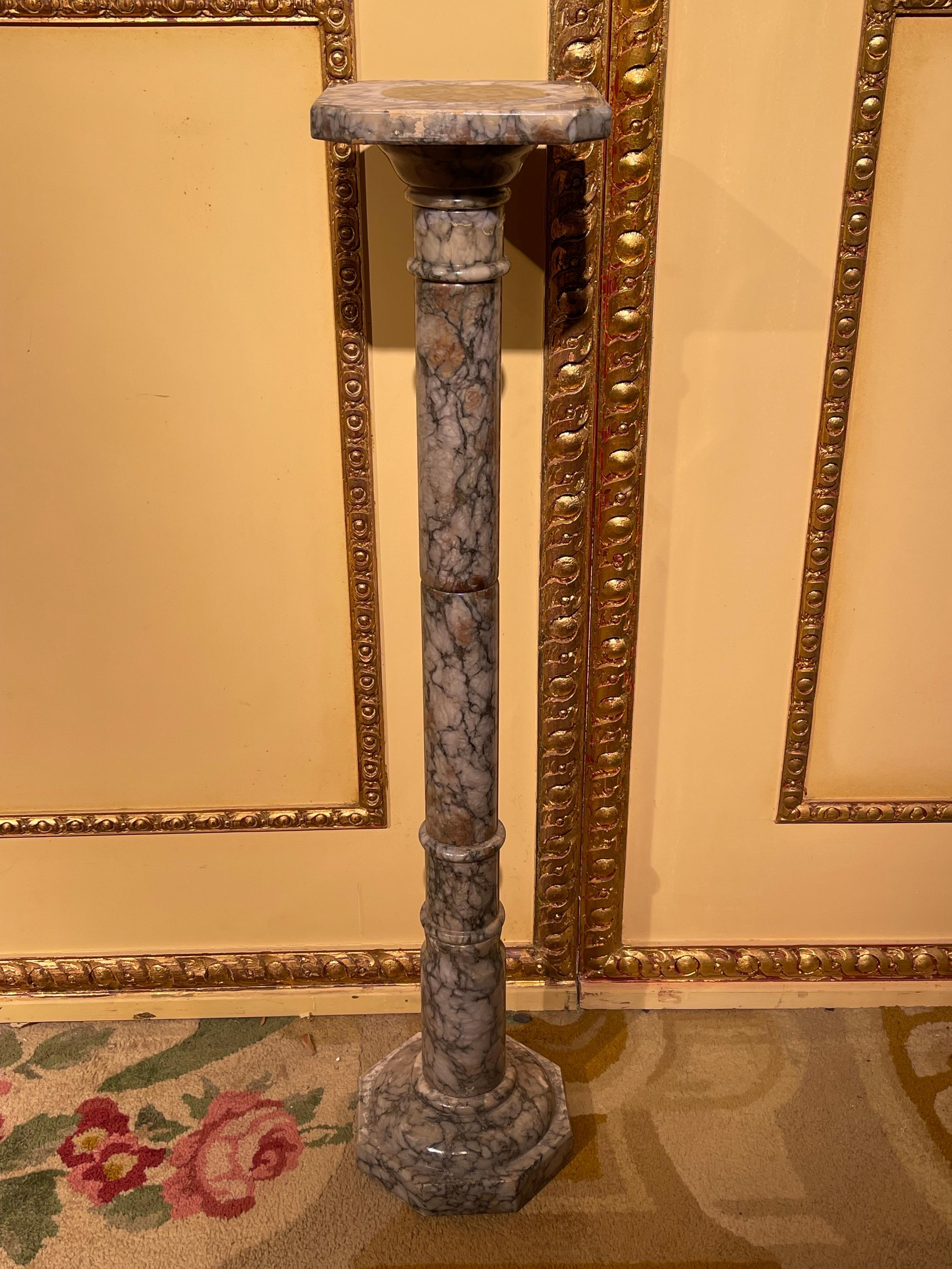 Pillar / colonne en marbre de qualité du 20ème siècle de style néoclassique Bon état - En vente à Berlin, DE