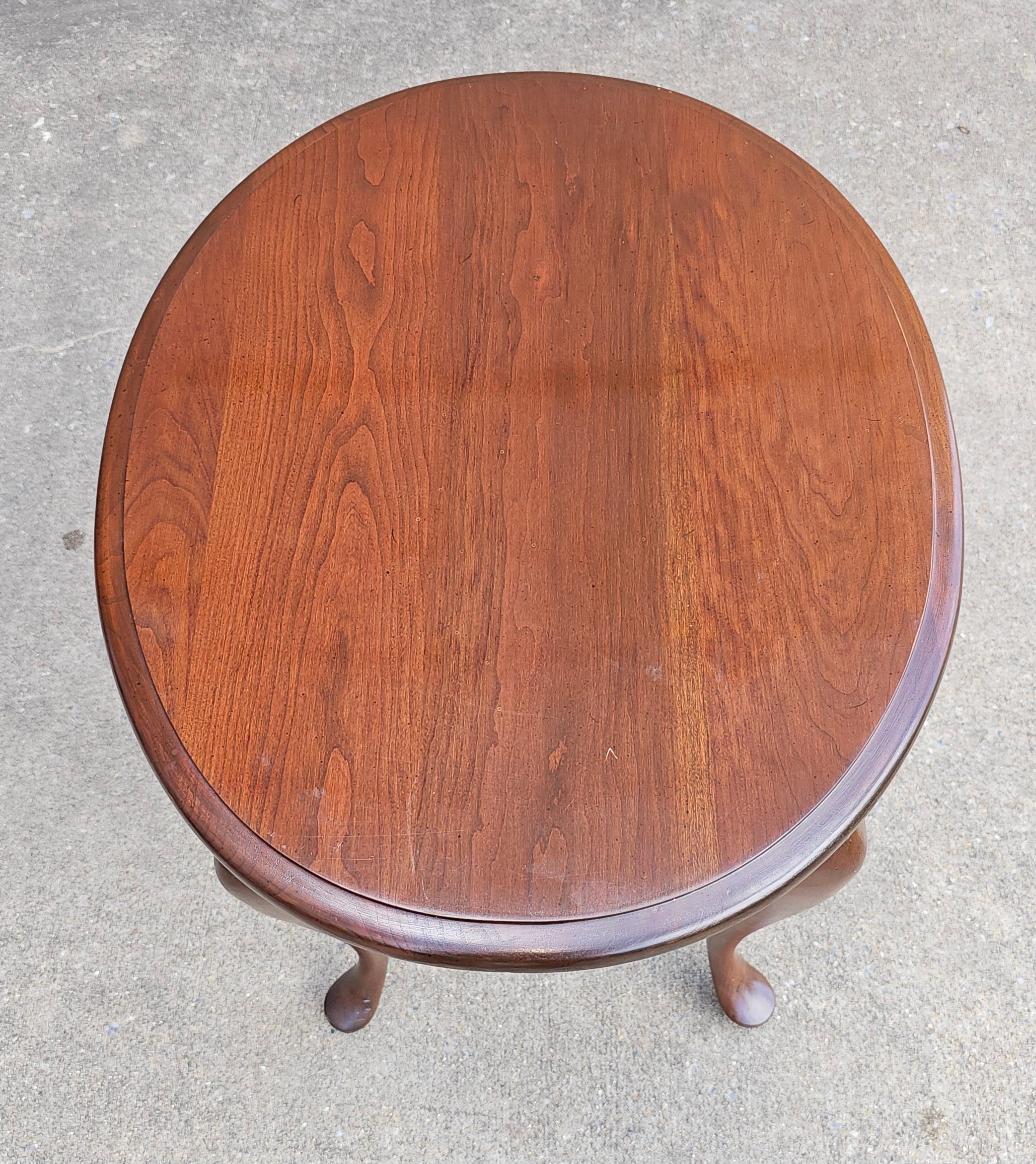 20th Century Queen Anne Style Cherry Oval Side Table. Great vintage condition. Measures 20
