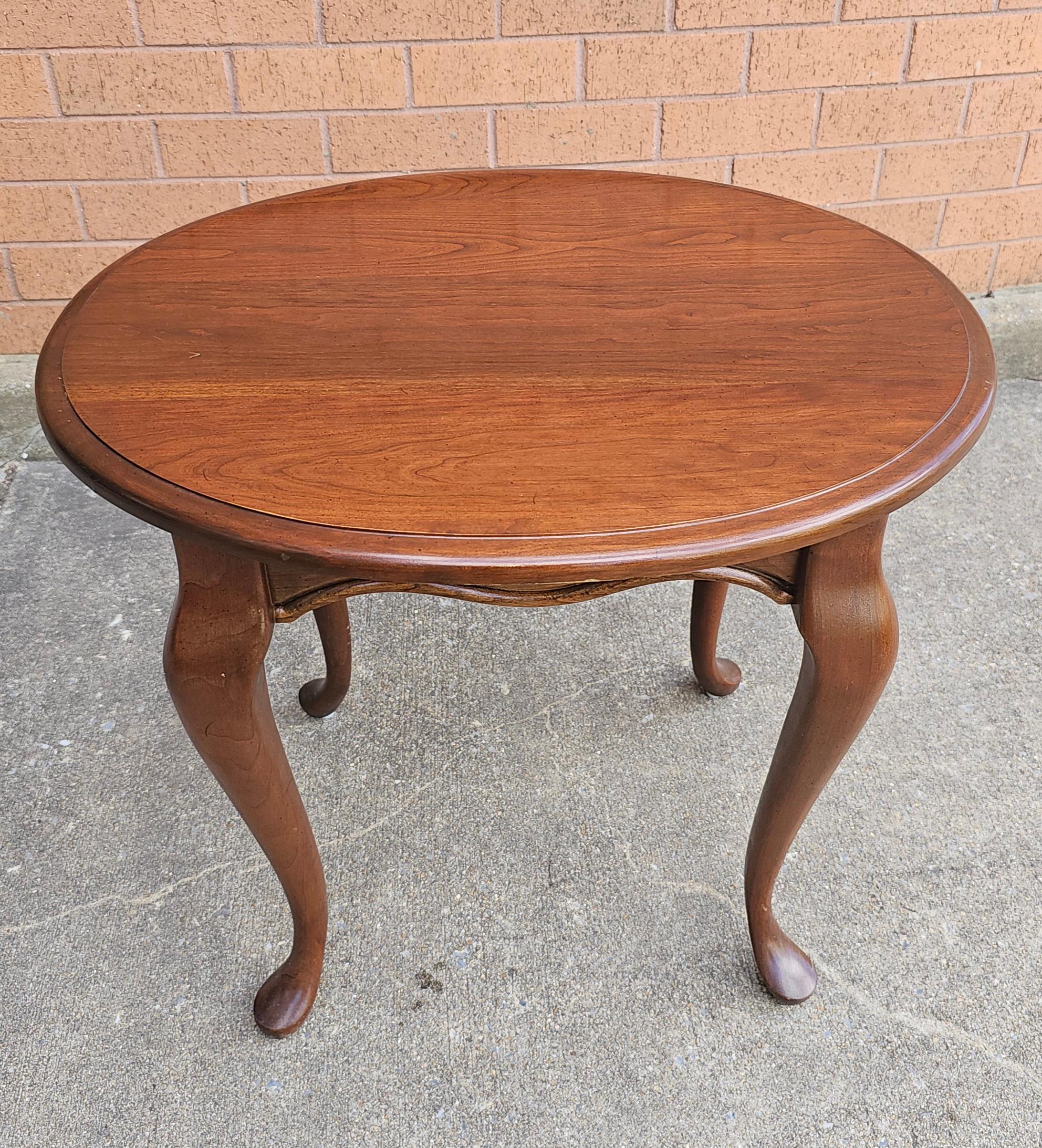 American 20th Century Queen Anne Style Cherry Oval Side Table For Sale