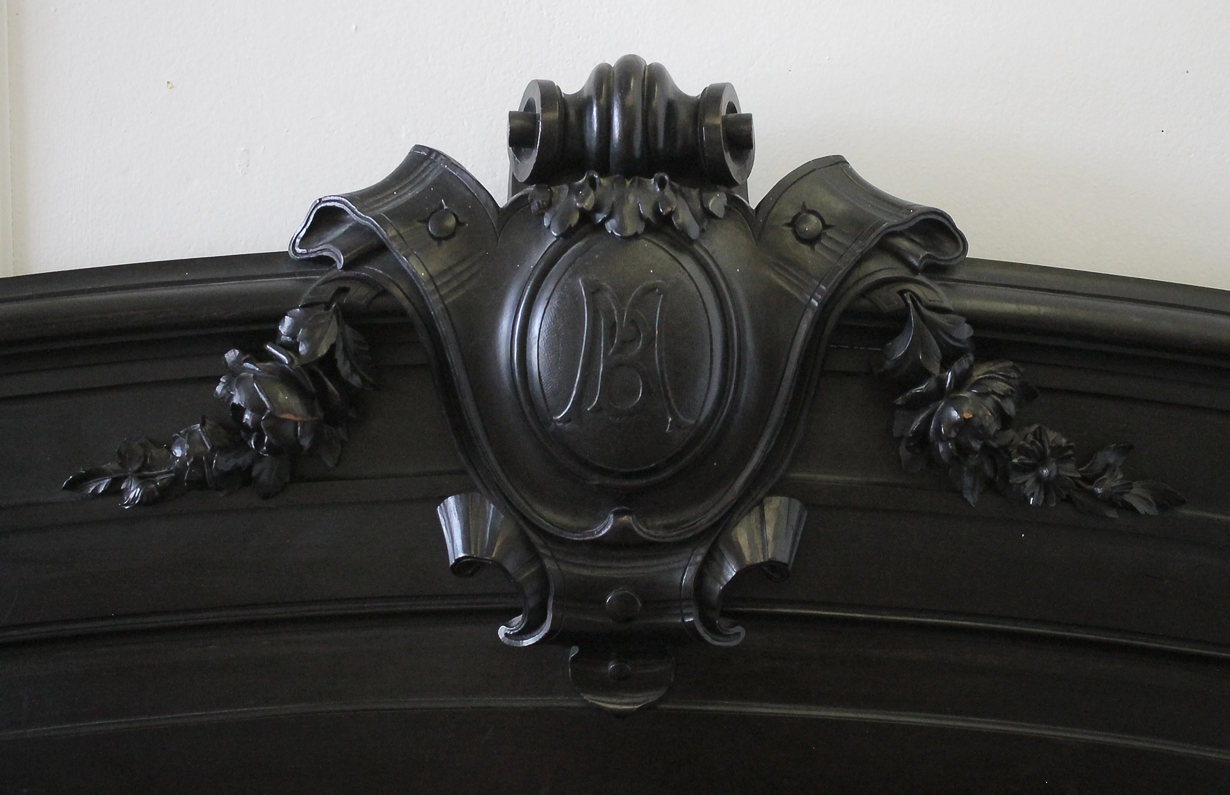 20th century queen-size ebonized antique Louis XVI style bed
Original finish, subtle scuffs, original patina. Large carved medallion, with roses, and monogram MB. This bed has metal queen-size rails, and custom wood slats.
Measures: 
Head board