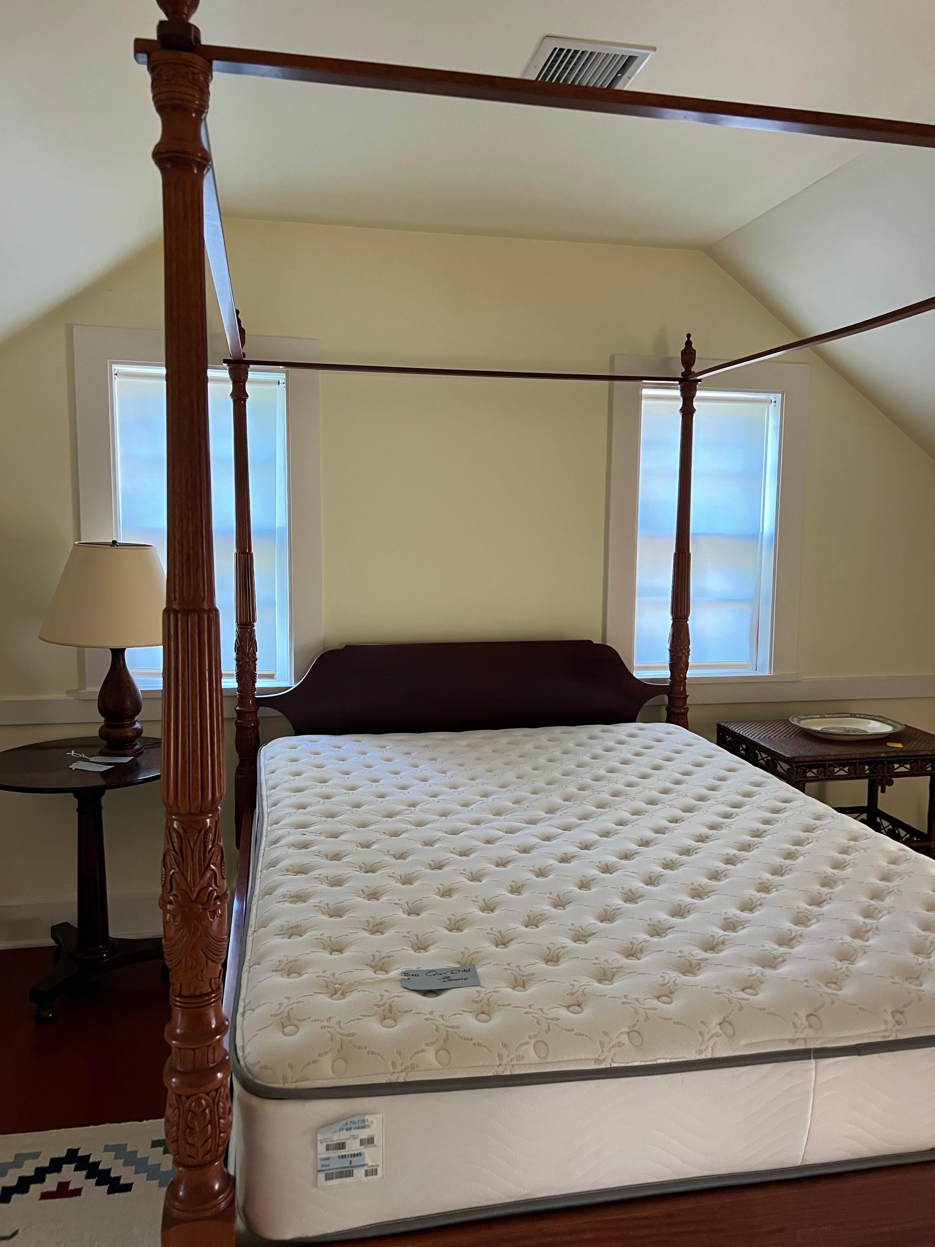 20th Century Queen Size Four Poster Canopy Bed with Rails In Good Condition For Sale In Southampton, NY
