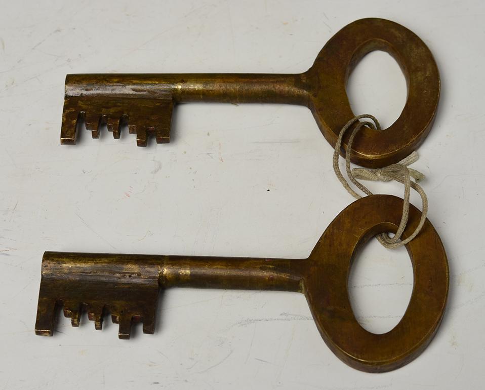 20th Century, Rare and Large Antique British Bronze Lock In Good Condition In Sampantawong, TH