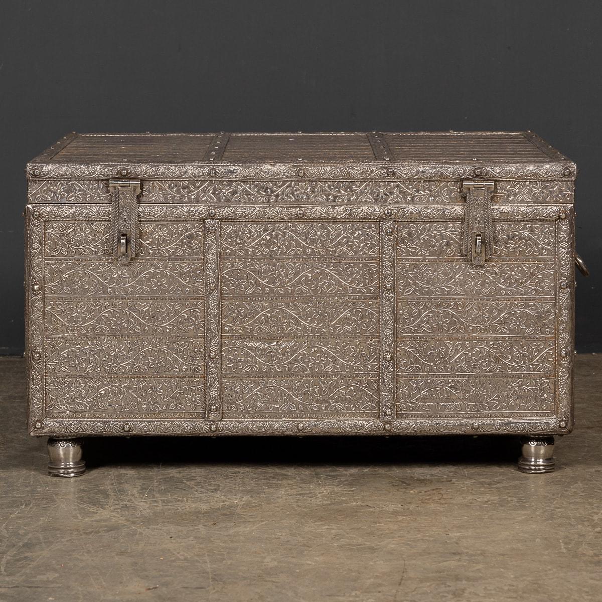 20th Century Rare Indian Solid Silver Massive Treasure Chest / Casket, c.1900 In Good Condition For Sale In Royal Tunbridge Wells, Kent