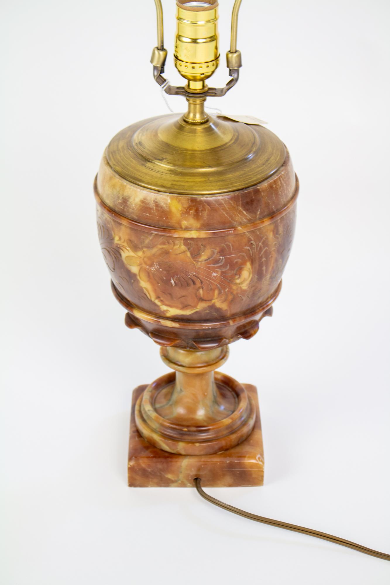Italian 20th Century Red Alabaster Table Lamp For Sale