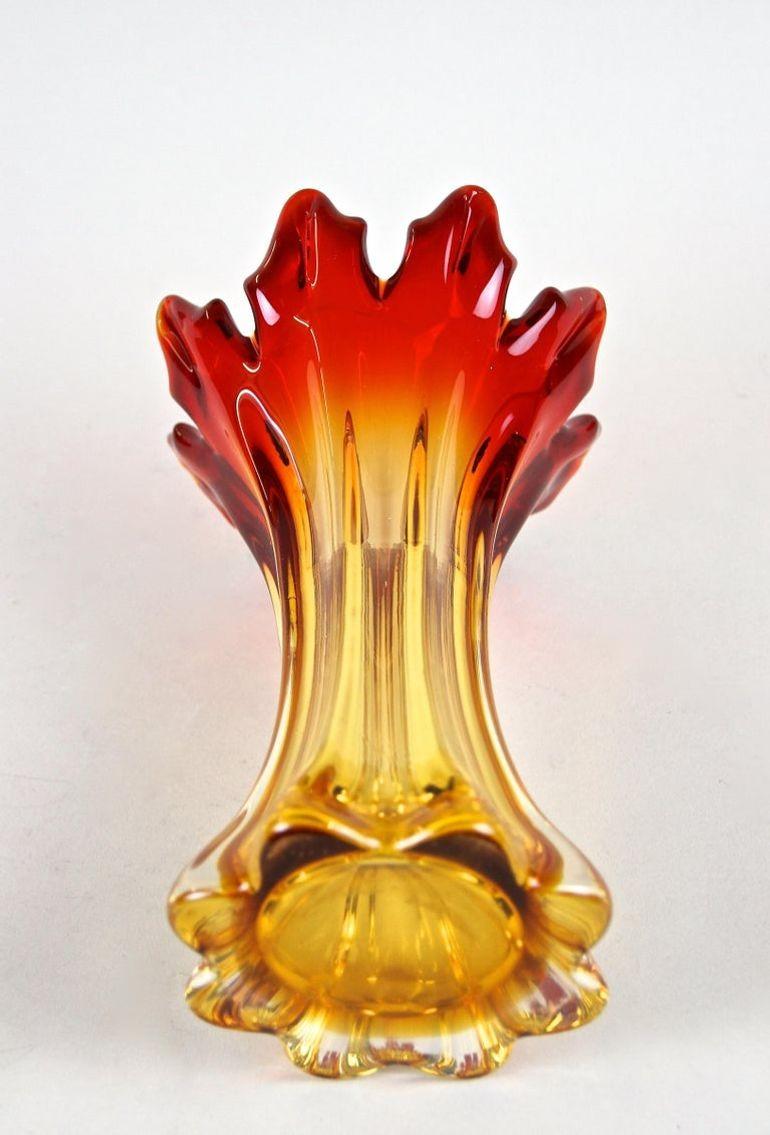 Jarrón de Cristal Murano Sommerso Rojo/Ámbar del Siglo XX - Mediados de Siglo, IT ca. 1960 en venta 6