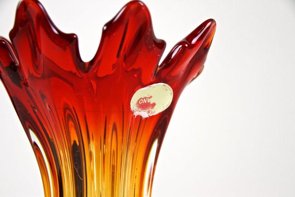 Jarrón de Cristal Murano Sommerso Rojo/Ámbar del Siglo XX - Mediados de Siglo, IT ca. 1960 Cristal de Murano en venta