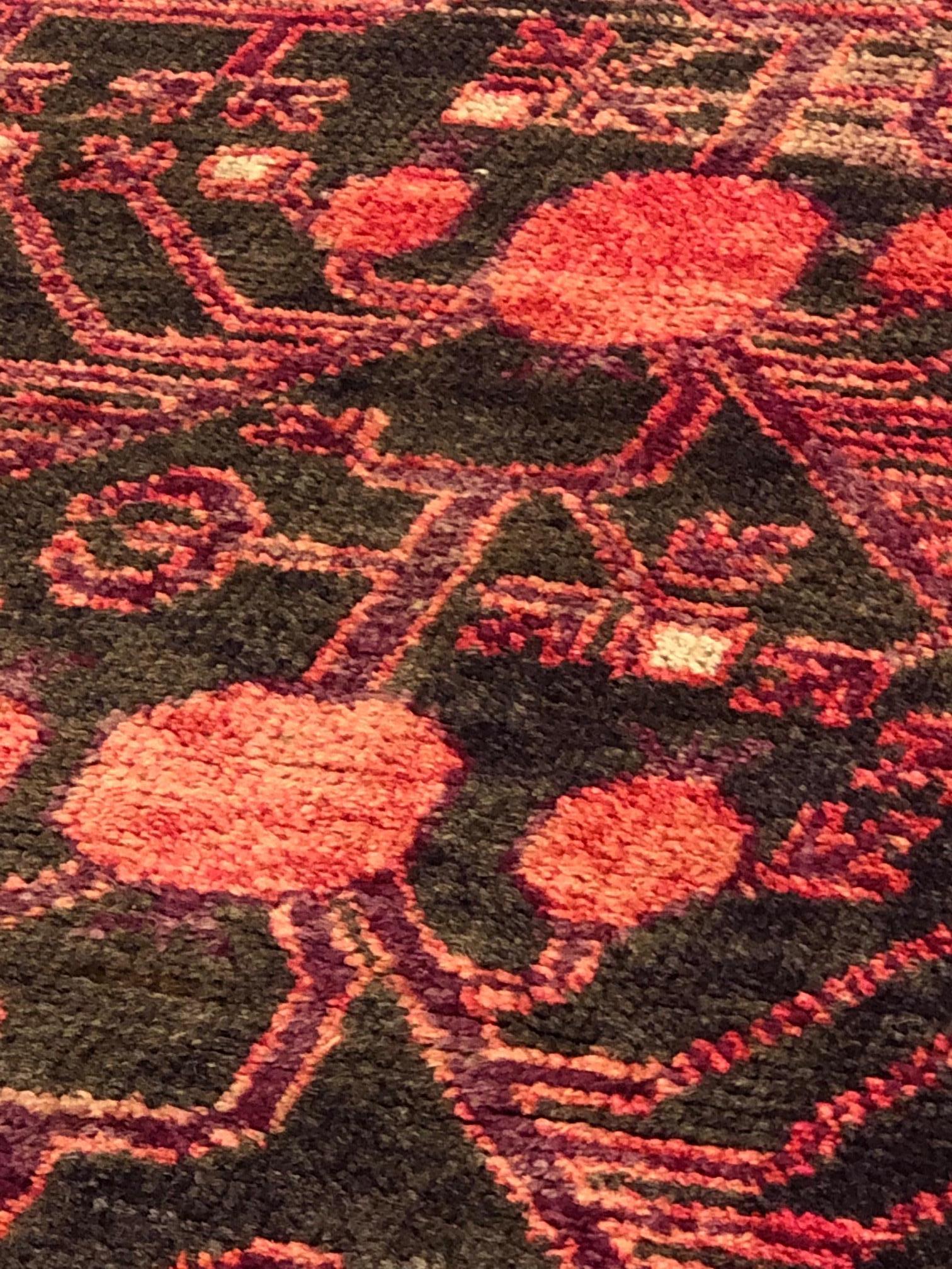 handgefertigter roter und brauner Granatapfel-Kothan-Teppich des 20. Jahrhunderts:: um 1900 7