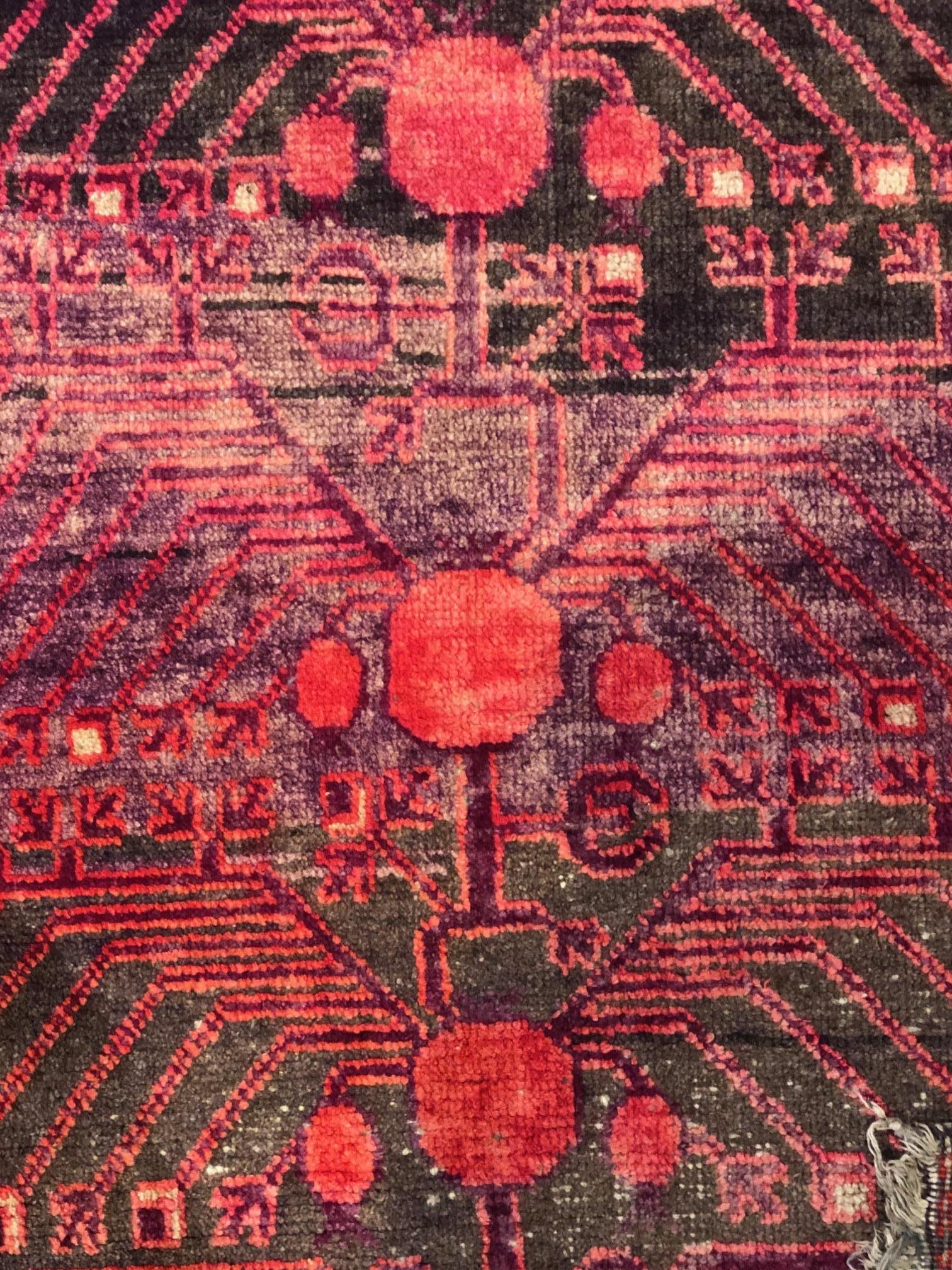 handgefertigter roter und brauner Granatapfel-Kothan-Teppich des 20. Jahrhunderts:: um 1900 10
