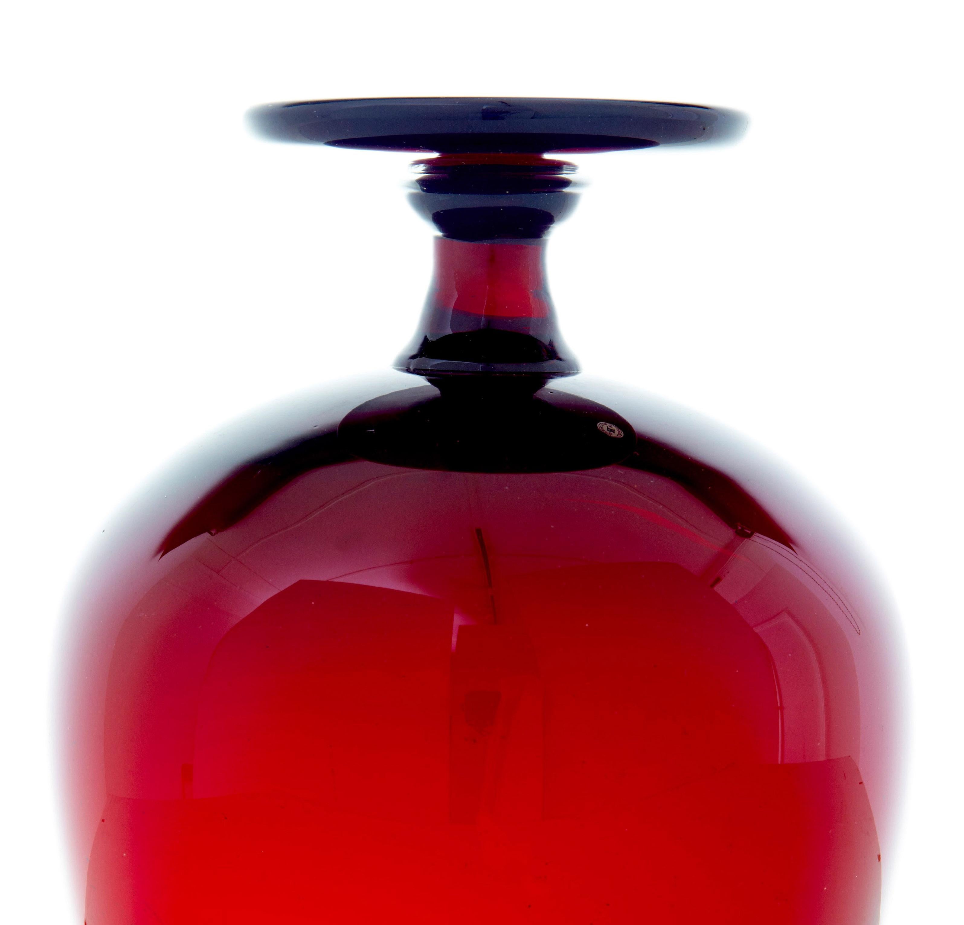 Mid-Century Modern 20th century red art glass vase by Monica Bratt For Sale
