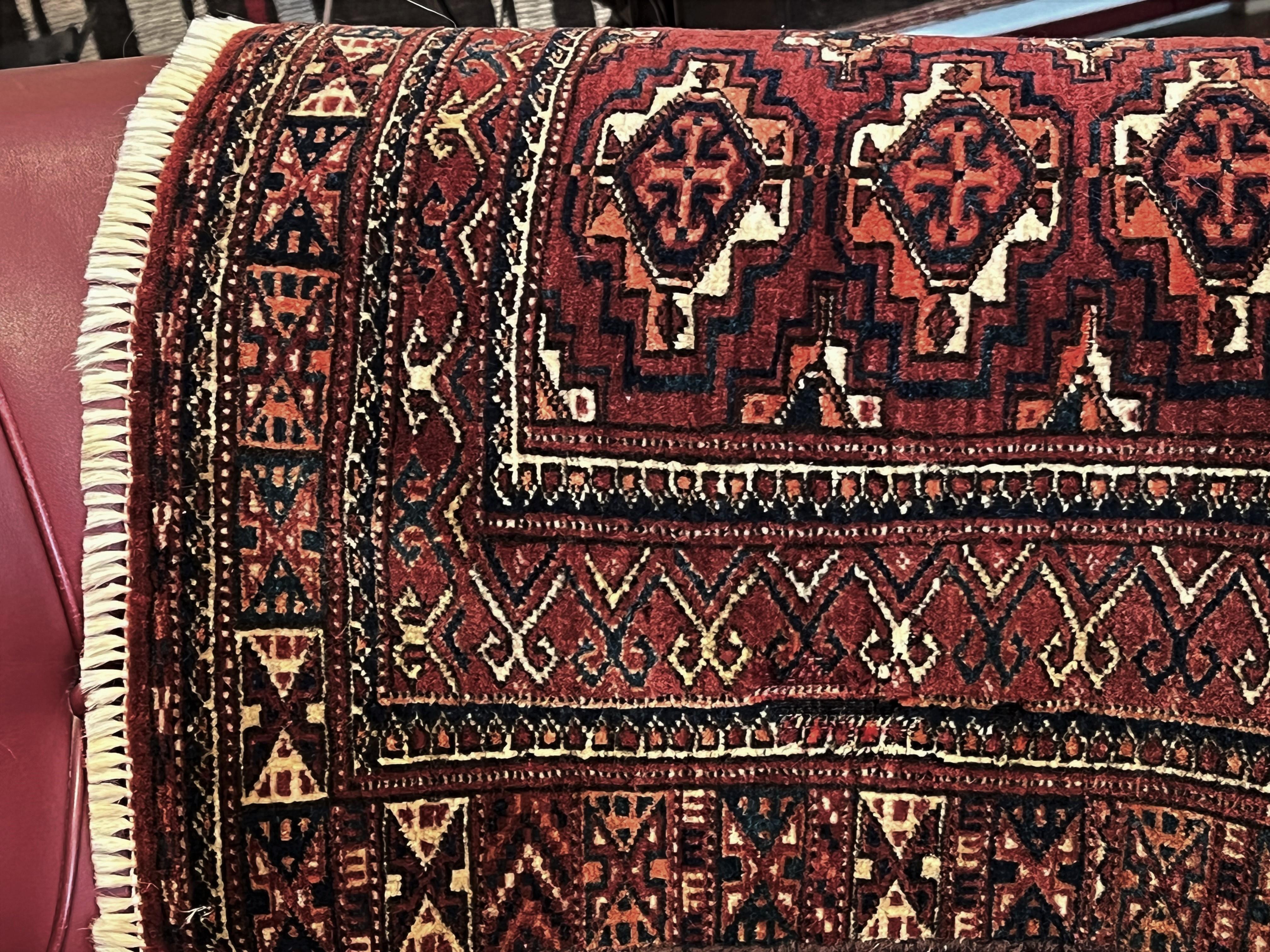 Roter und blauer geometrischer kaukasischer Nomad- Chuval-Teppich des 20. Jahrhunderts im Angebot 4
