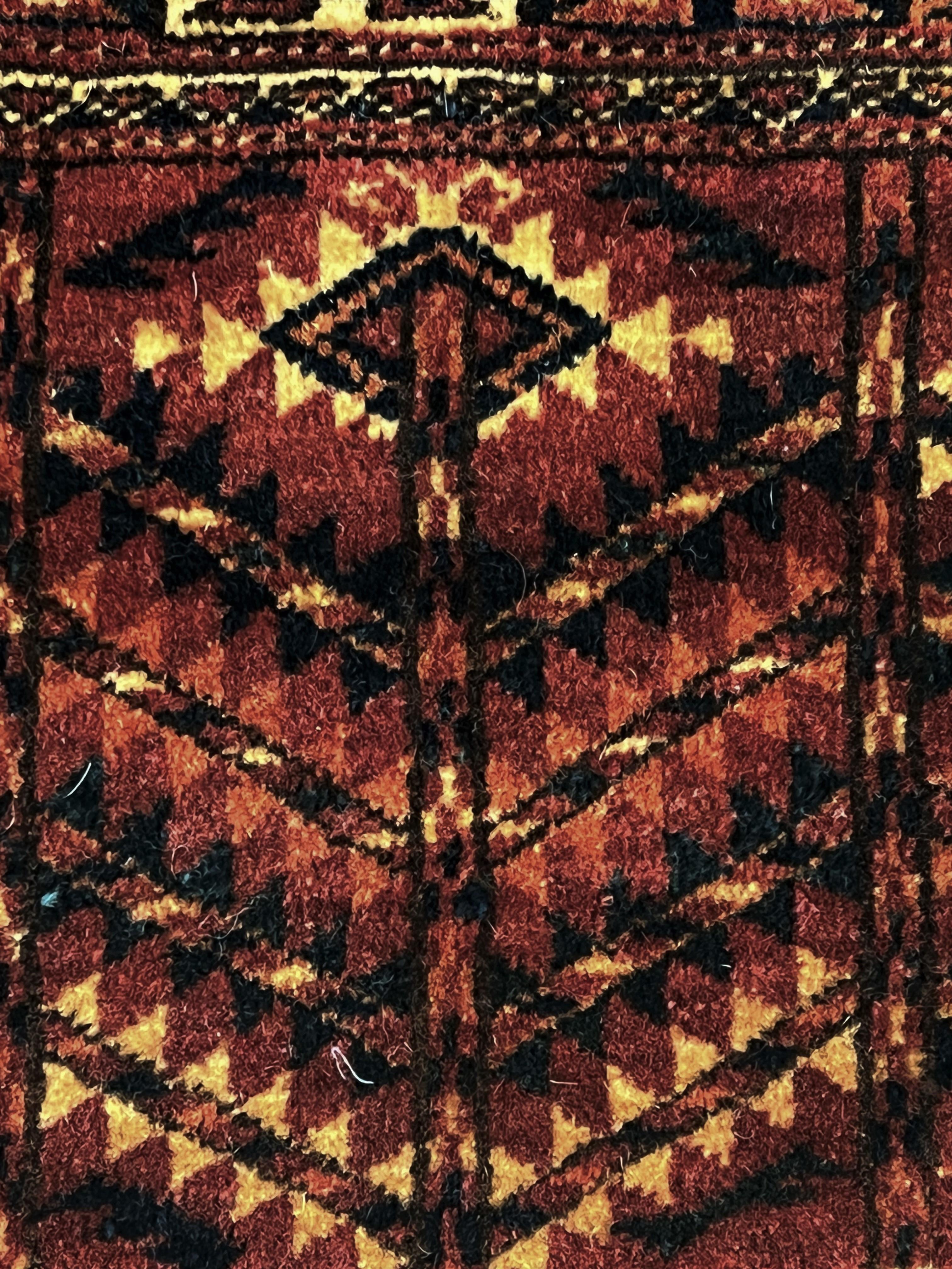 Roter und blauer geometrischer kaukasischer Nomad- Chuval-Teppich des 20. Jahrhunderts (Wolle) im Angebot