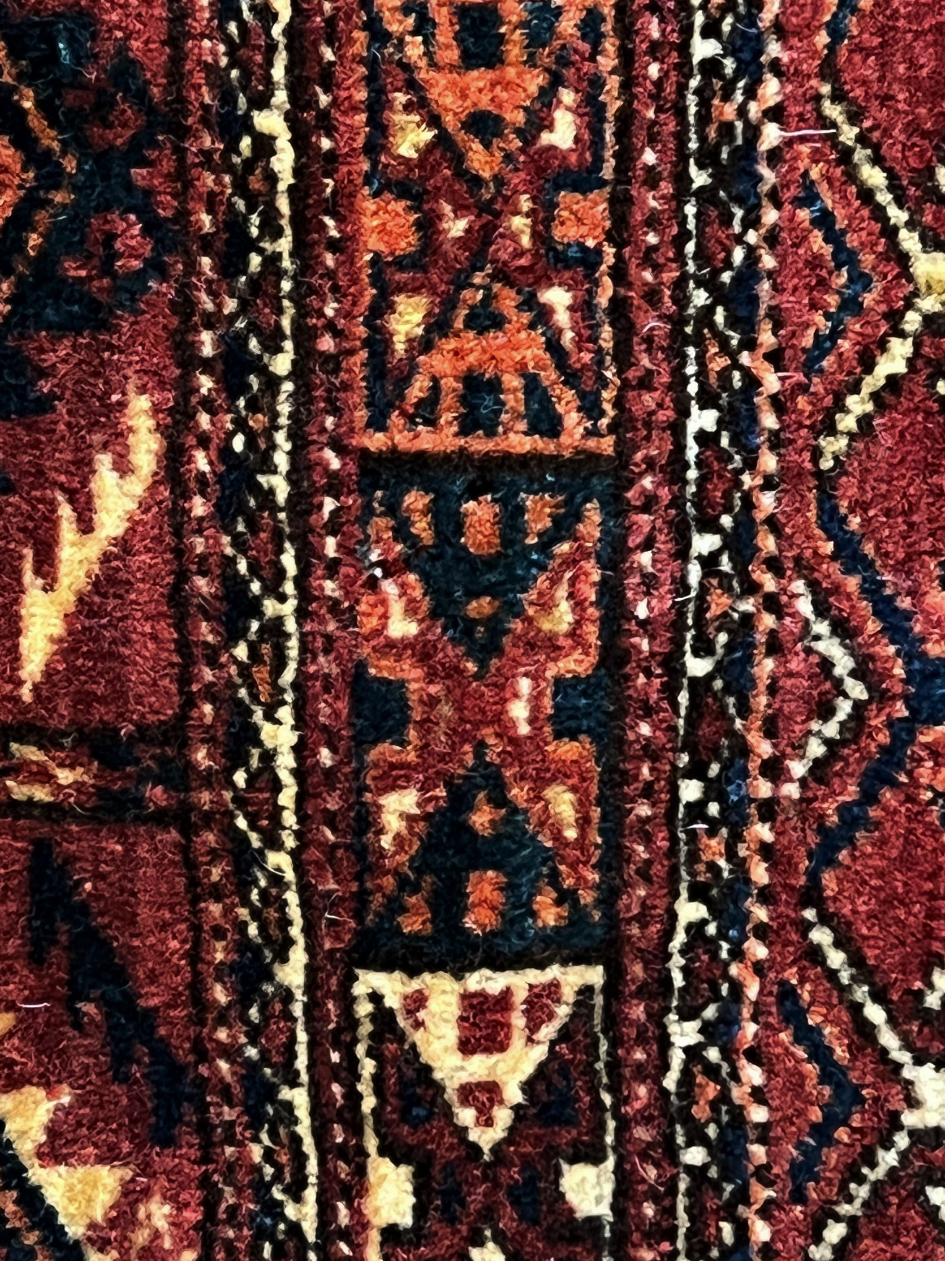 Roter und blauer geometrischer kaukasischer Nomad- Chuval-Teppich des 20. Jahrhunderts im Angebot 1