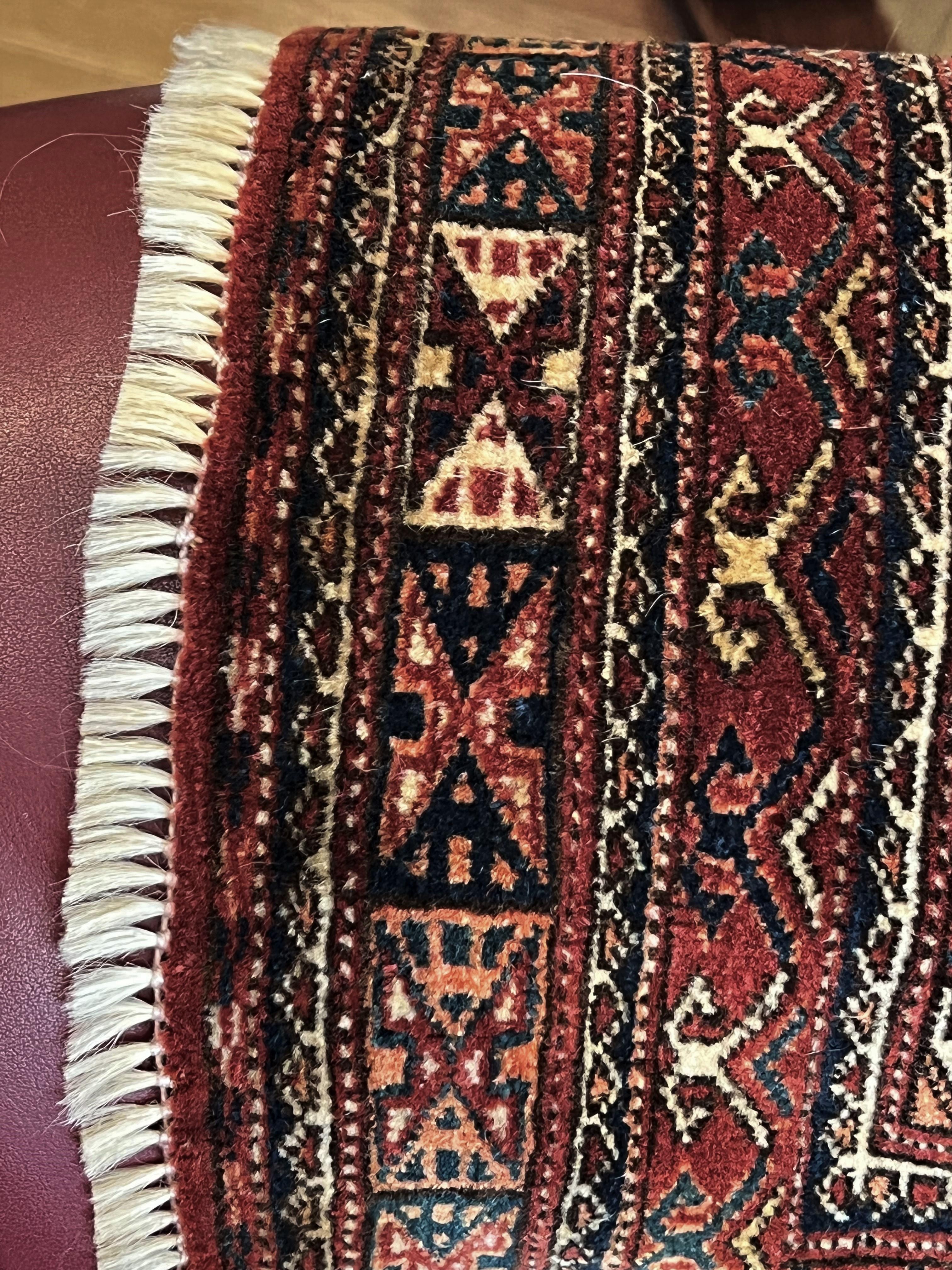Roter und blauer geometrischer kaukasischer Nomad- Chuval-Teppich des 20. Jahrhunderts im Angebot 3