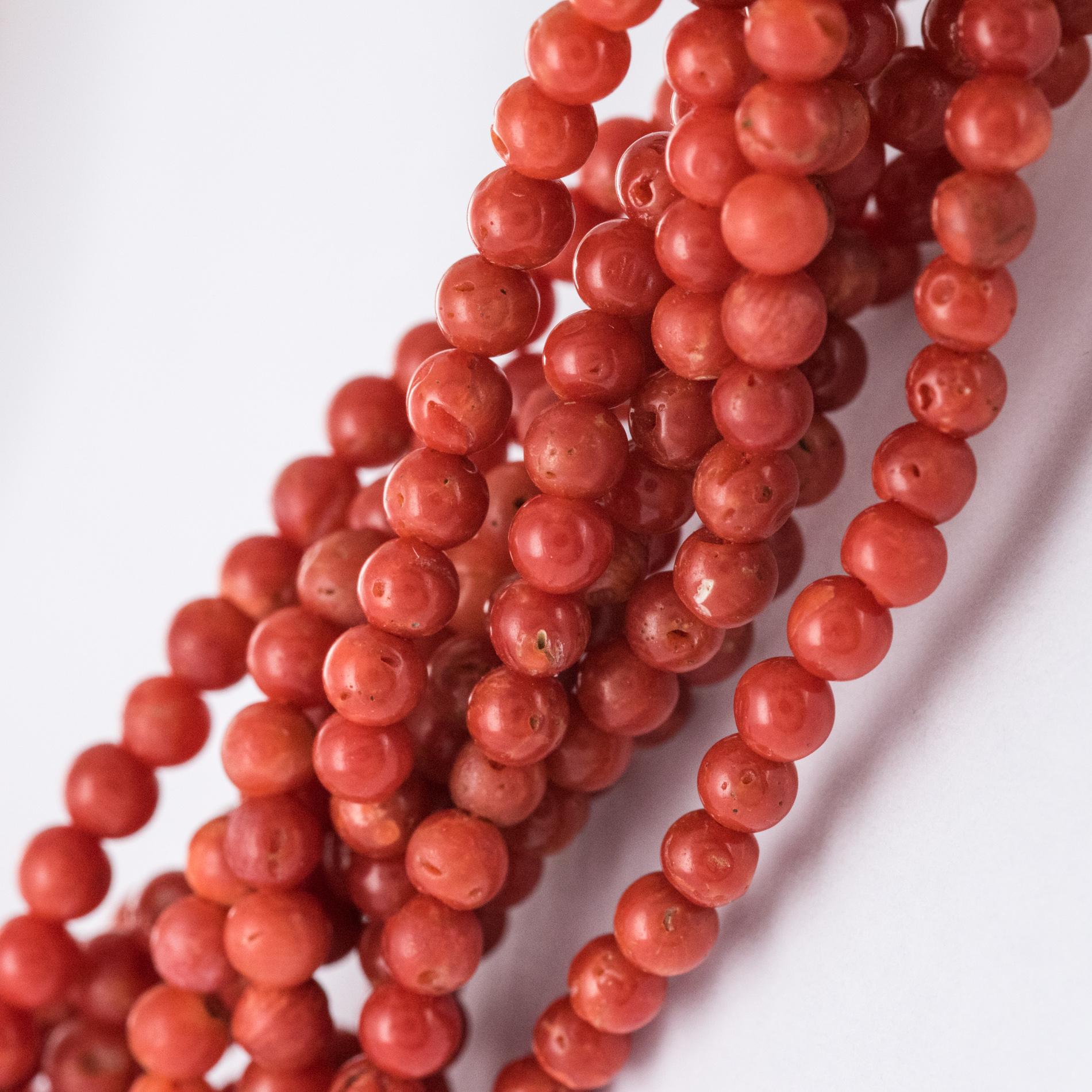 20th Century Red Coral Pearls 18 Karat Yellow Gold Chiseled Pearls Necklace 5